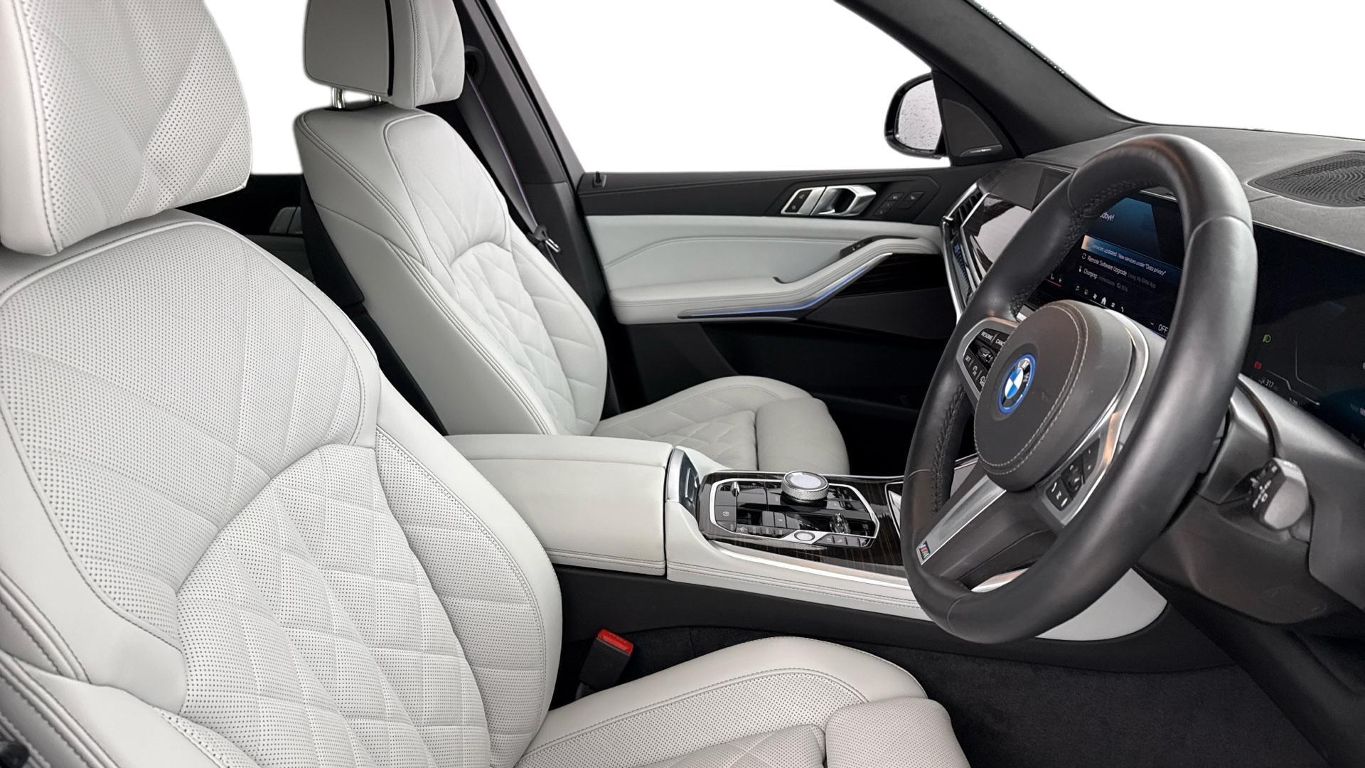 BMW X5 view 11