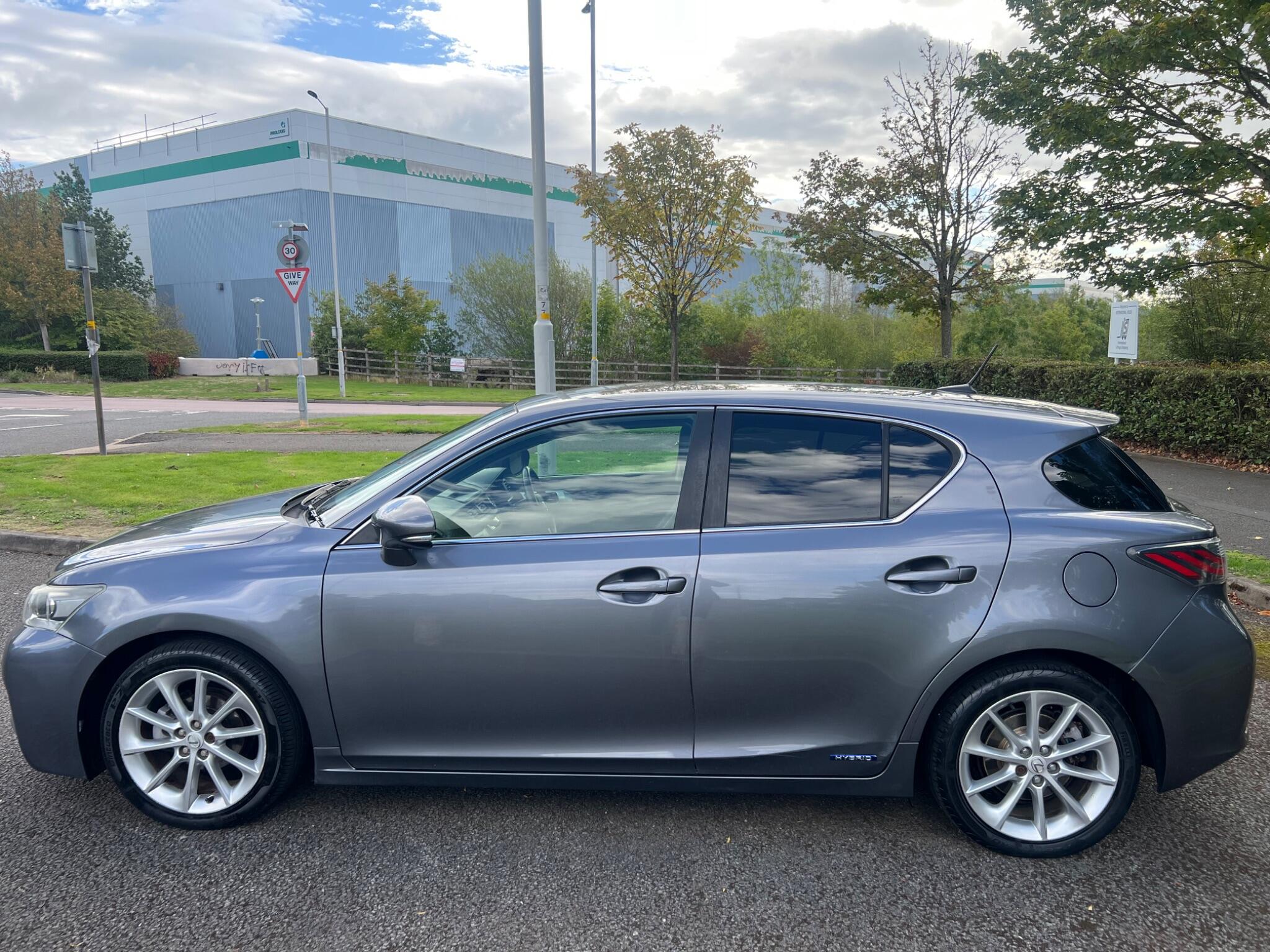 Lexus CT view 8