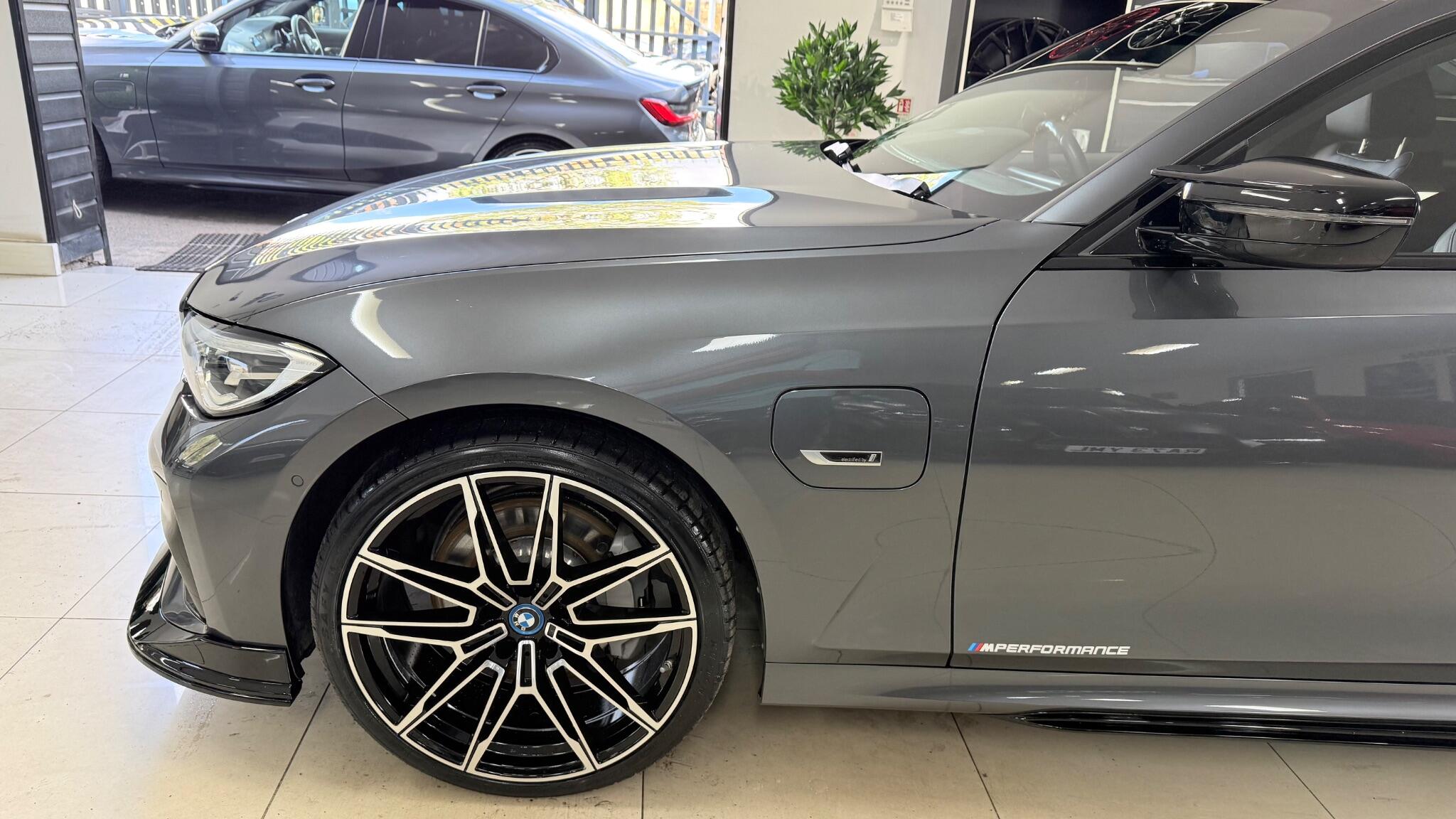 BMW 3 Series view 34