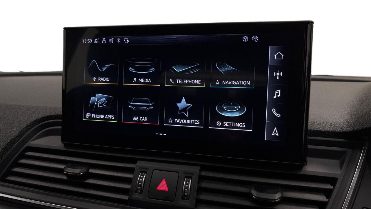 Audi Q5 view 8