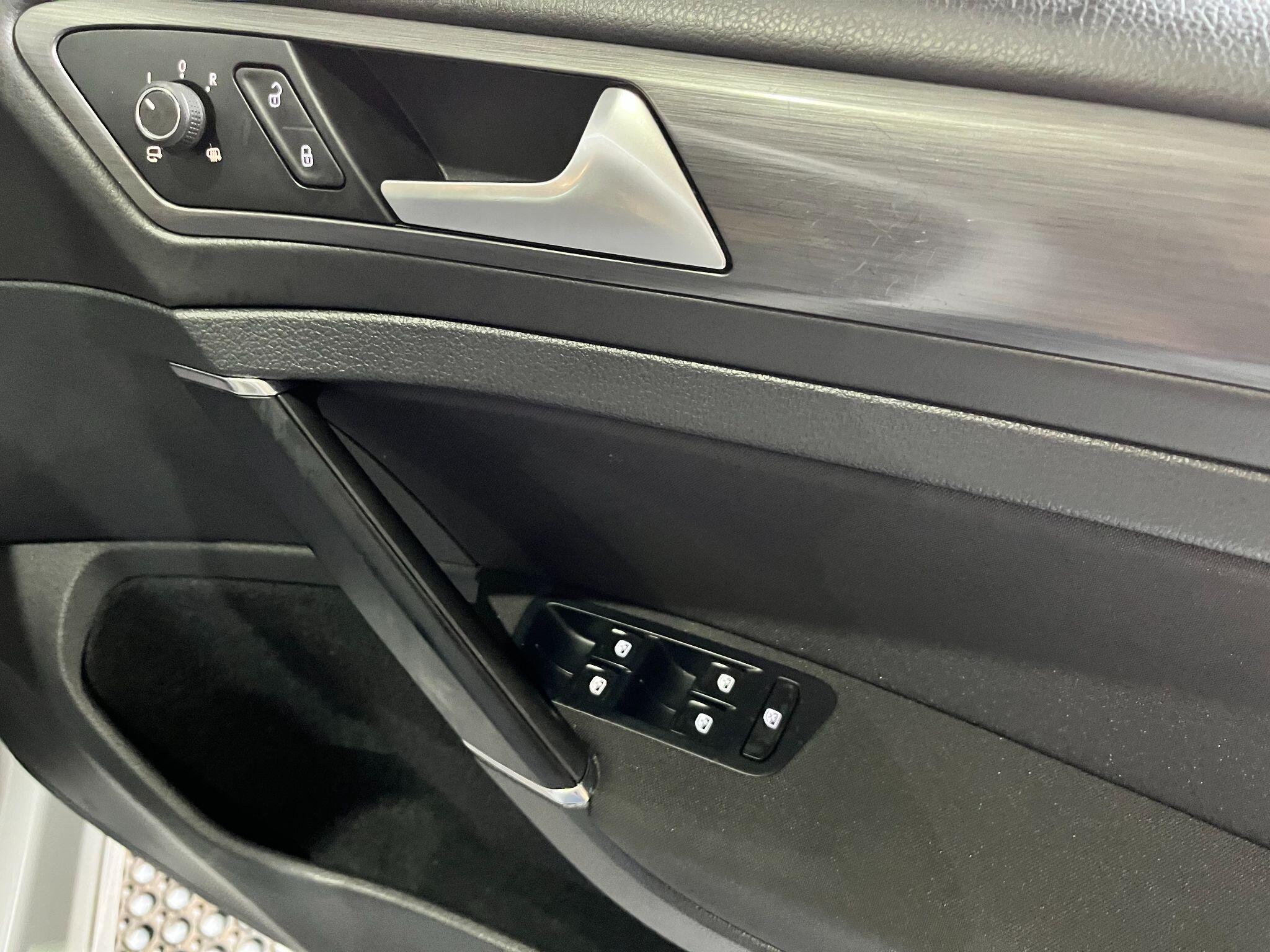 Volkswagen Golf view 23