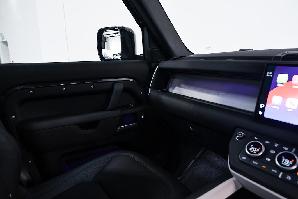 Land Rover Defender view 17