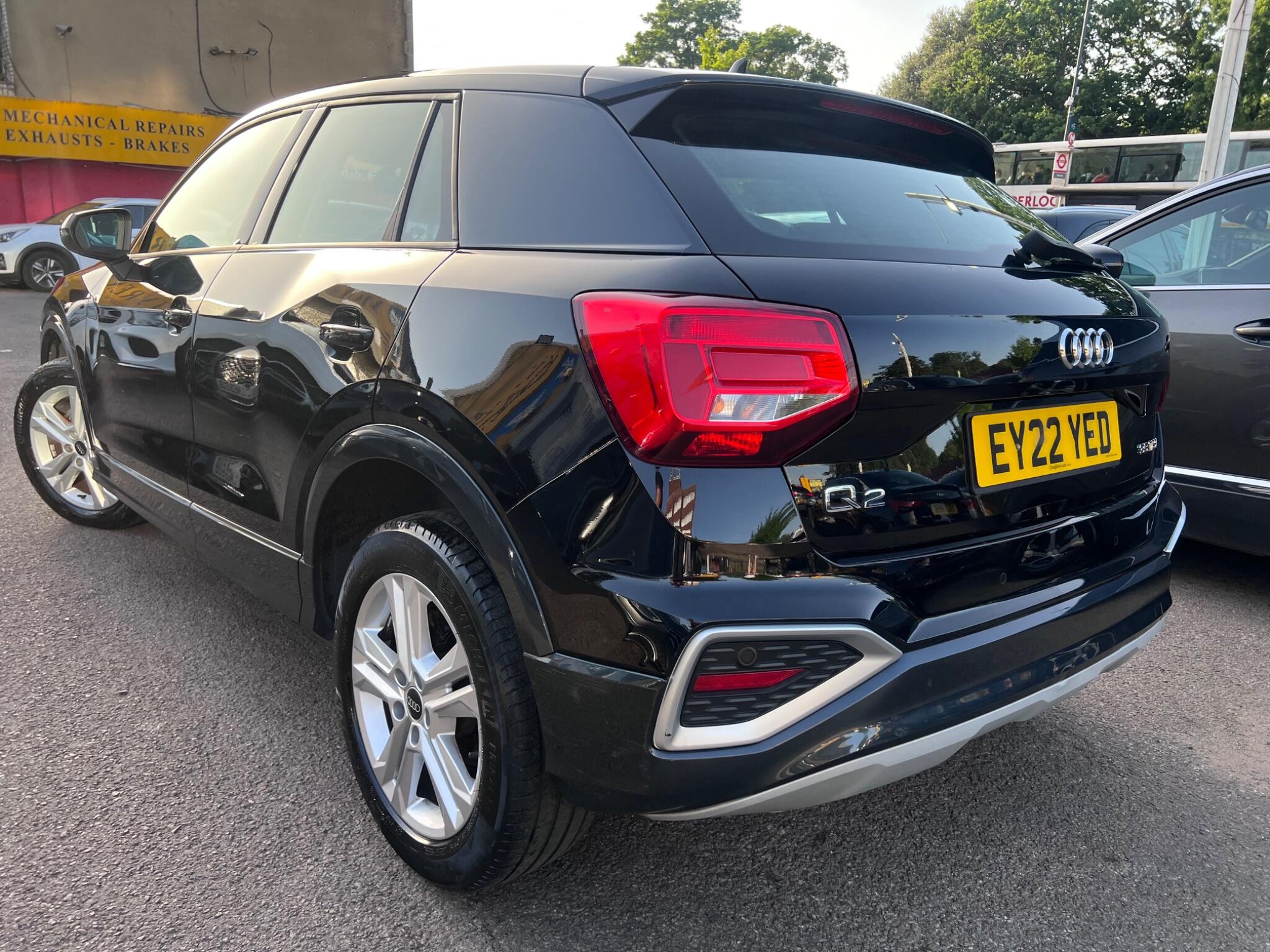 Audi Q2 view 9