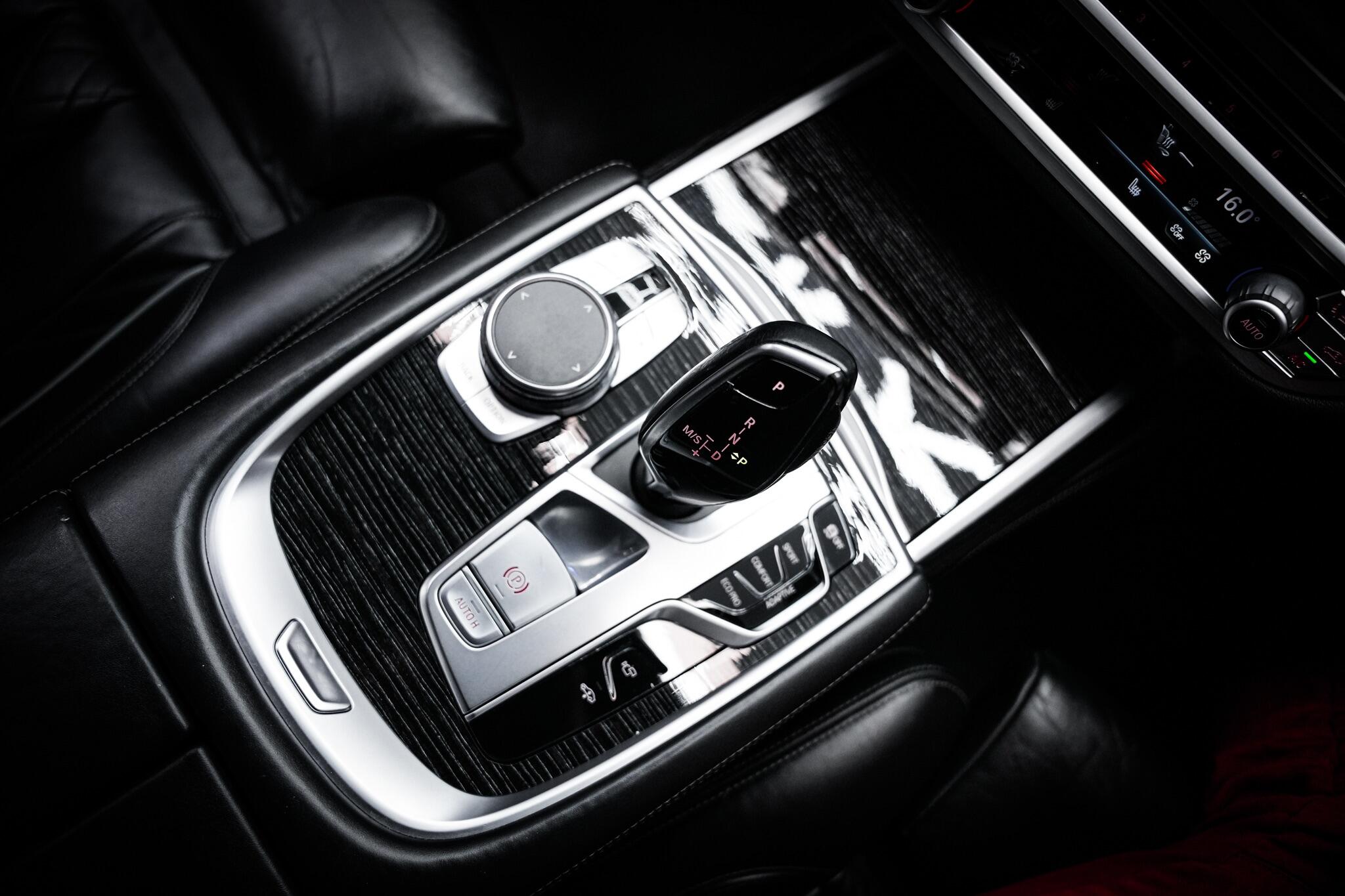 BMW 7 Series view 5