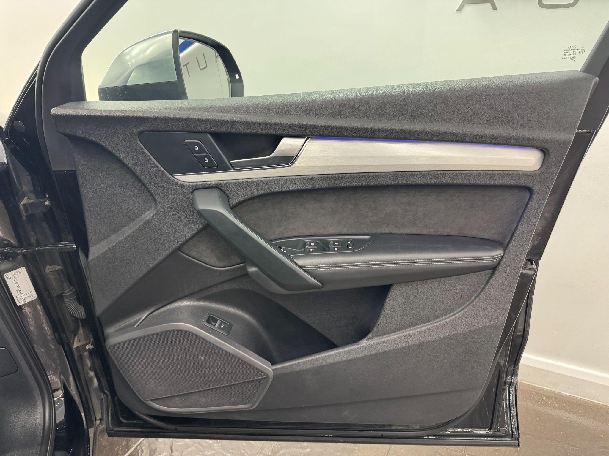 Audi SQ5 view 25