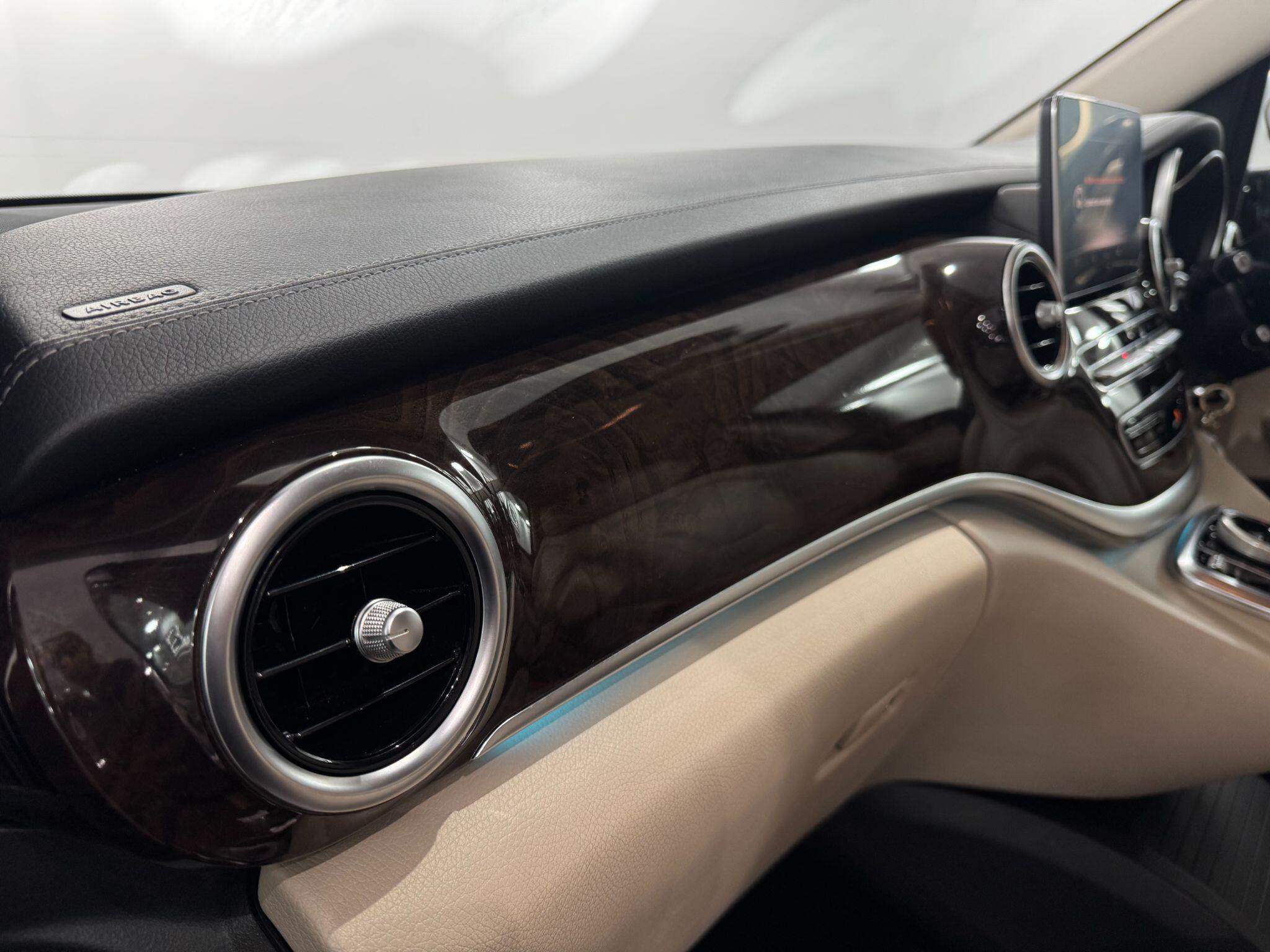 Mercedes-Benz V-Class view 55