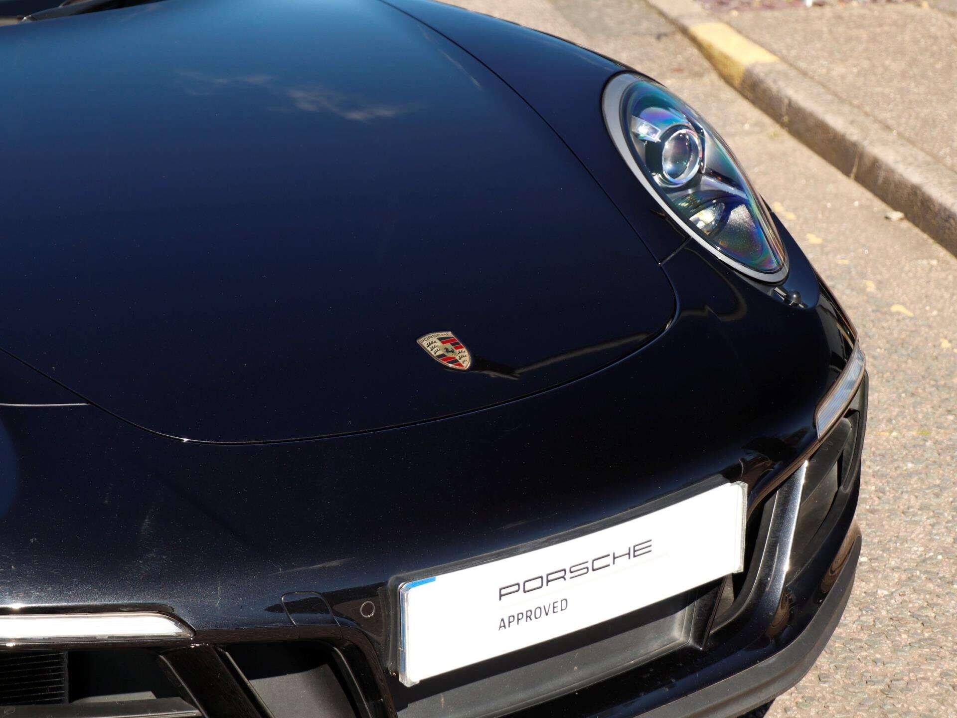 Porsche 911 view 31