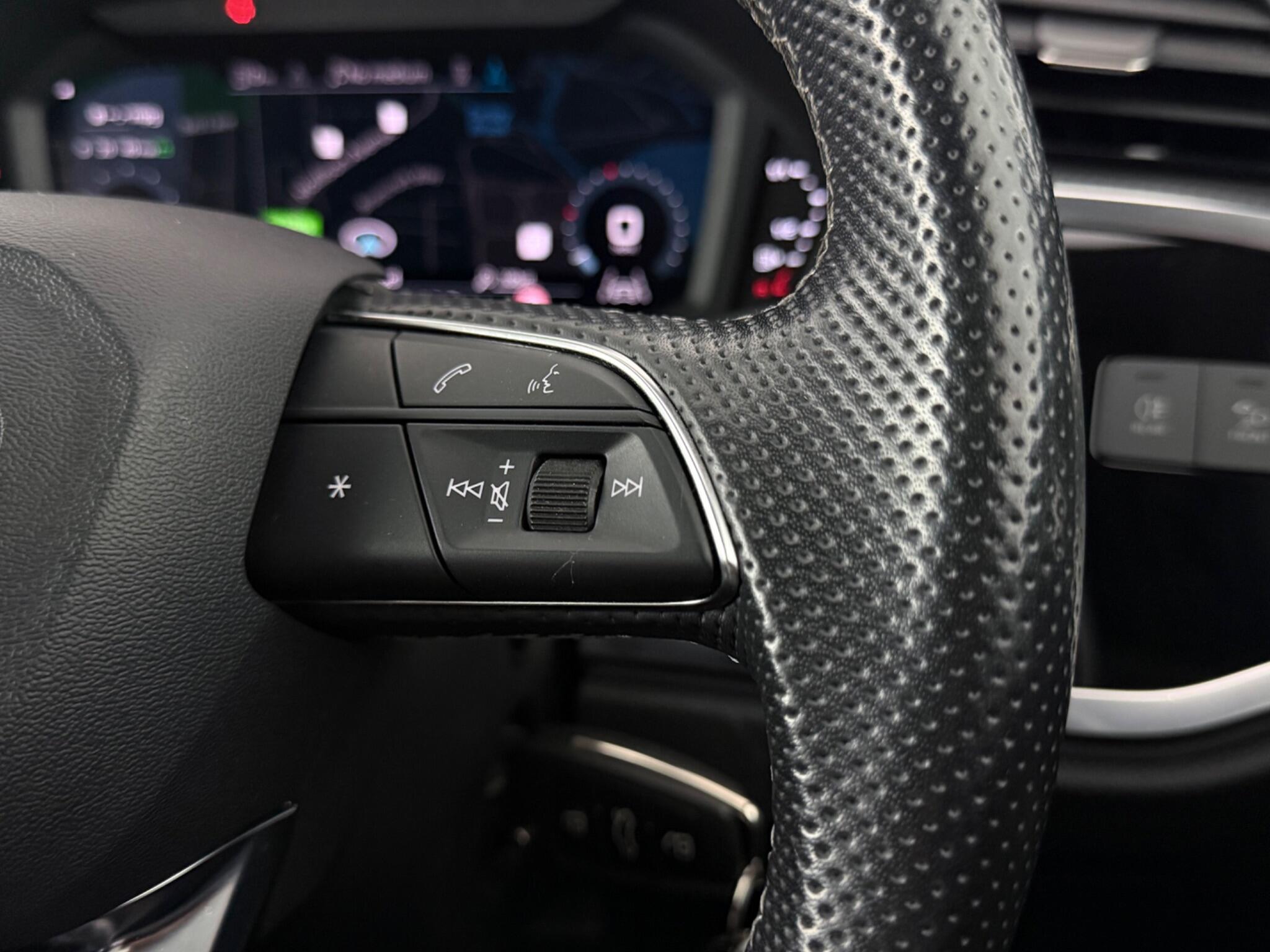 Audi Q3 view 17