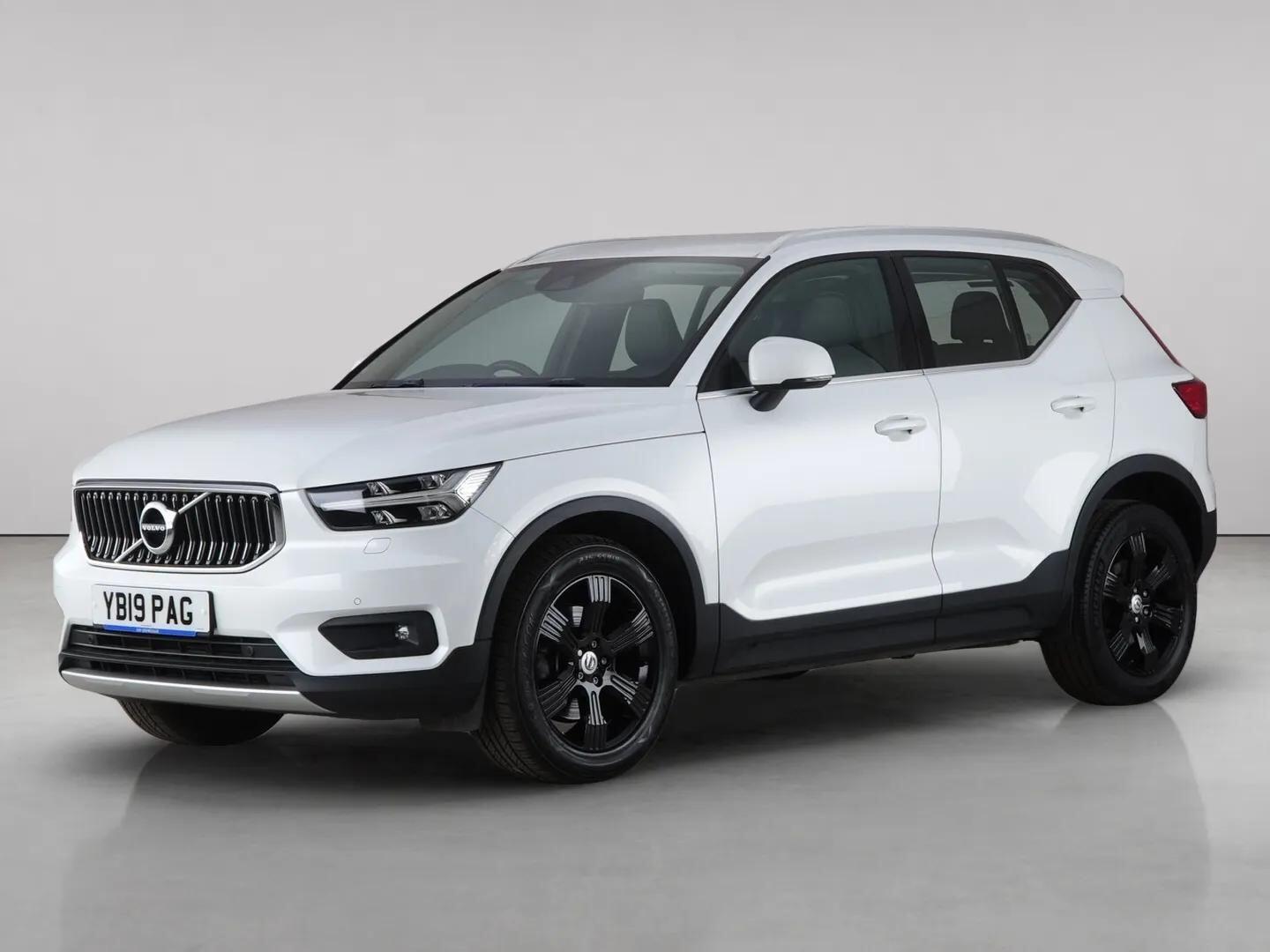 Volvo XC40 view 2