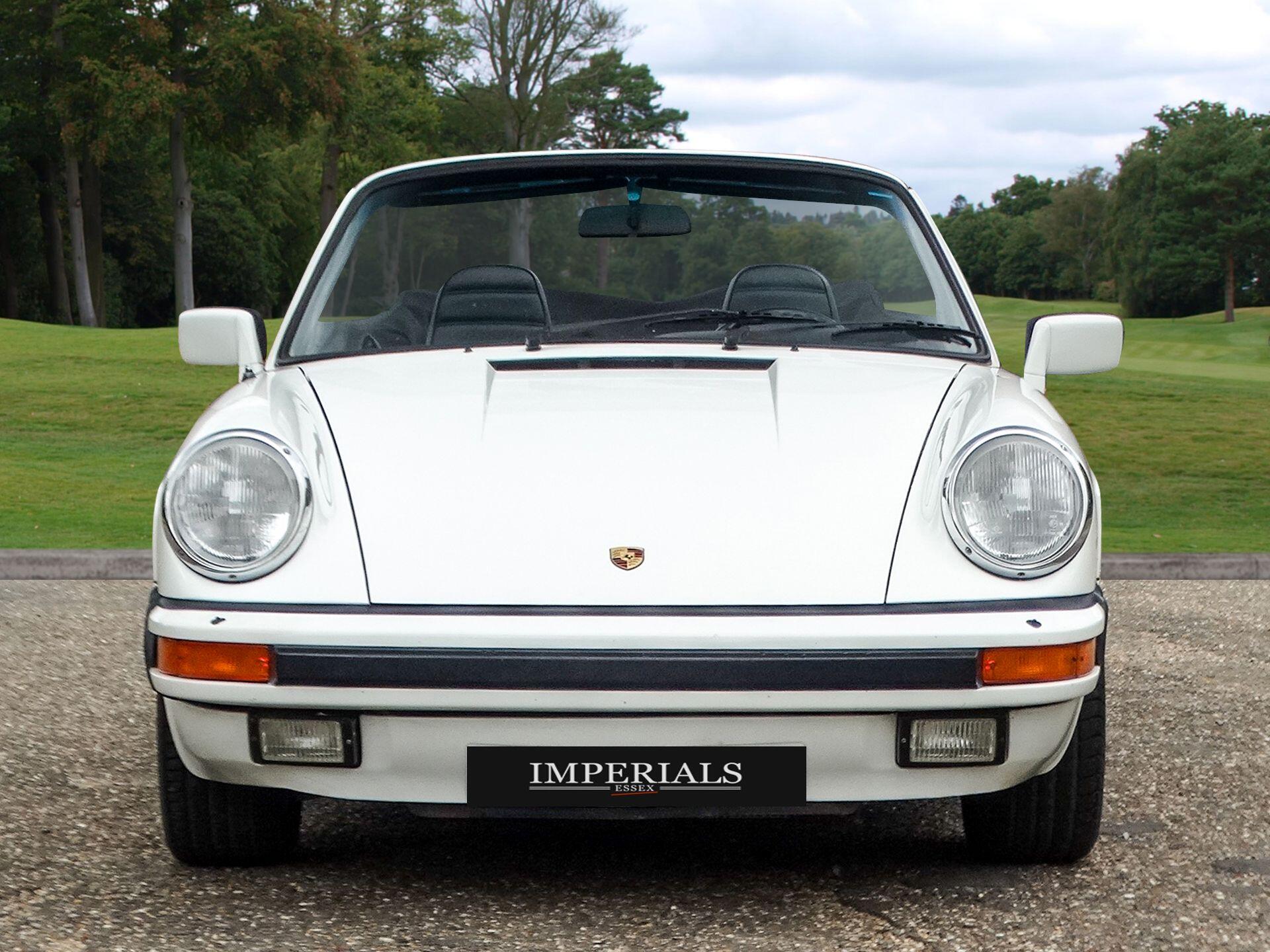 Porsche 911 view 8