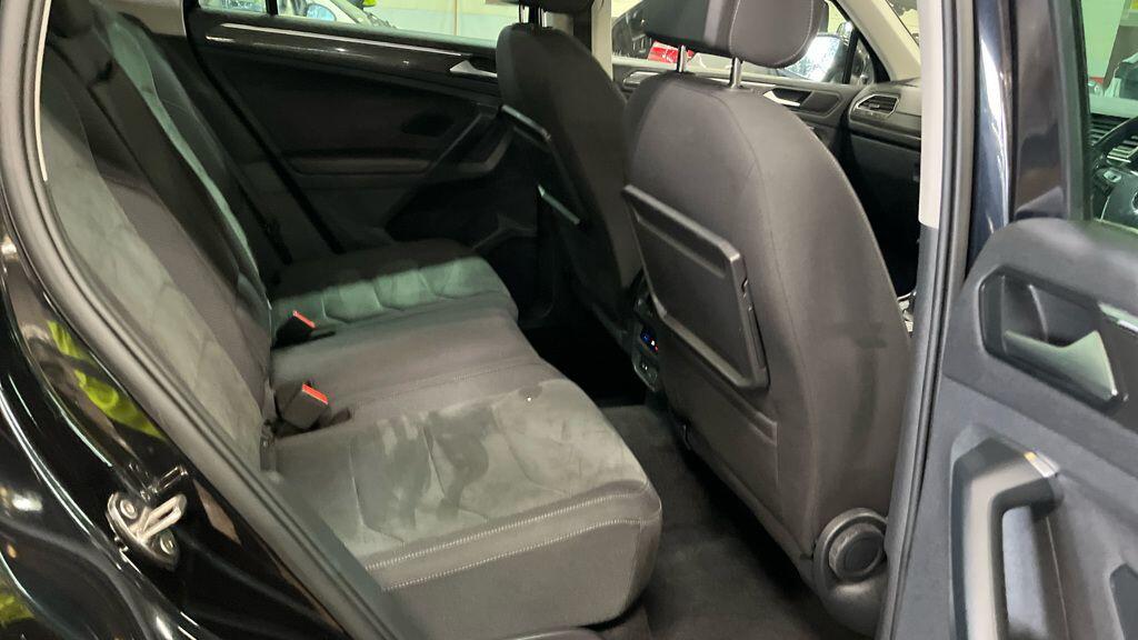Volkswagen Tiguan view 3