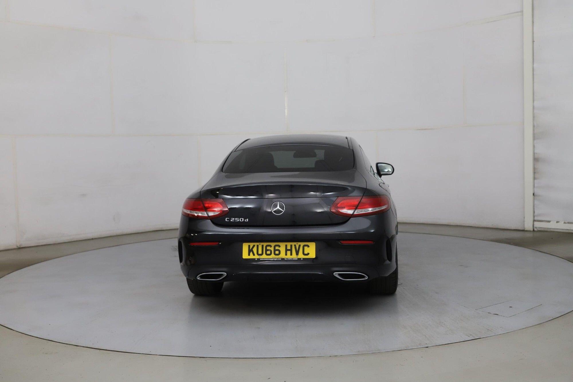 Mercedes-Benz C-Class view 11