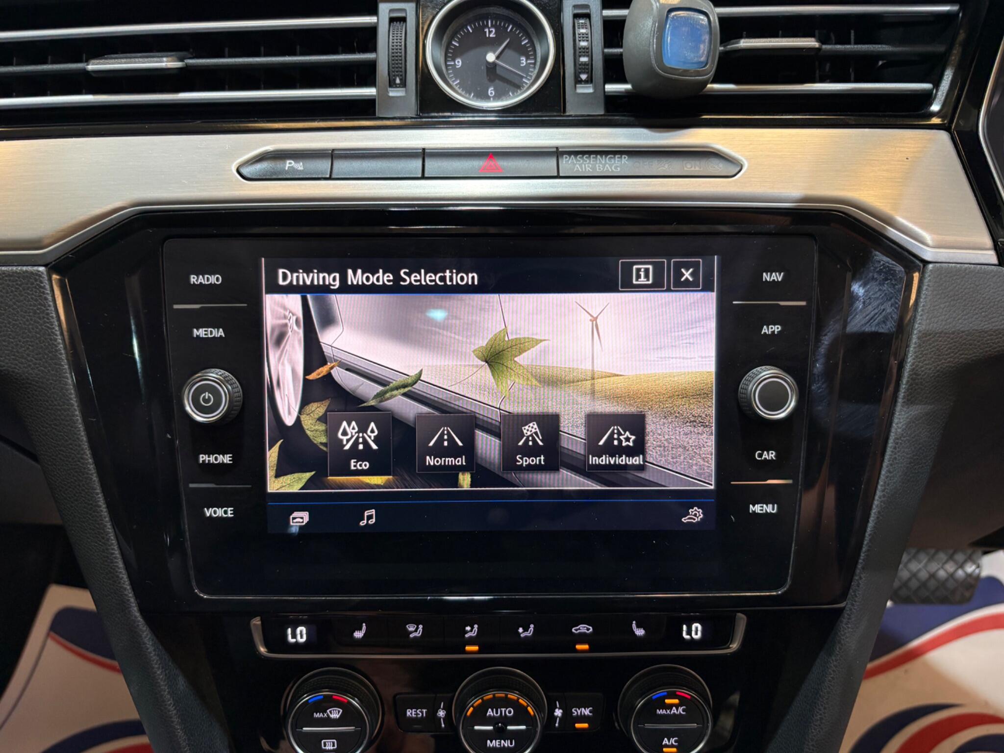 Volkswagen Passat view 19