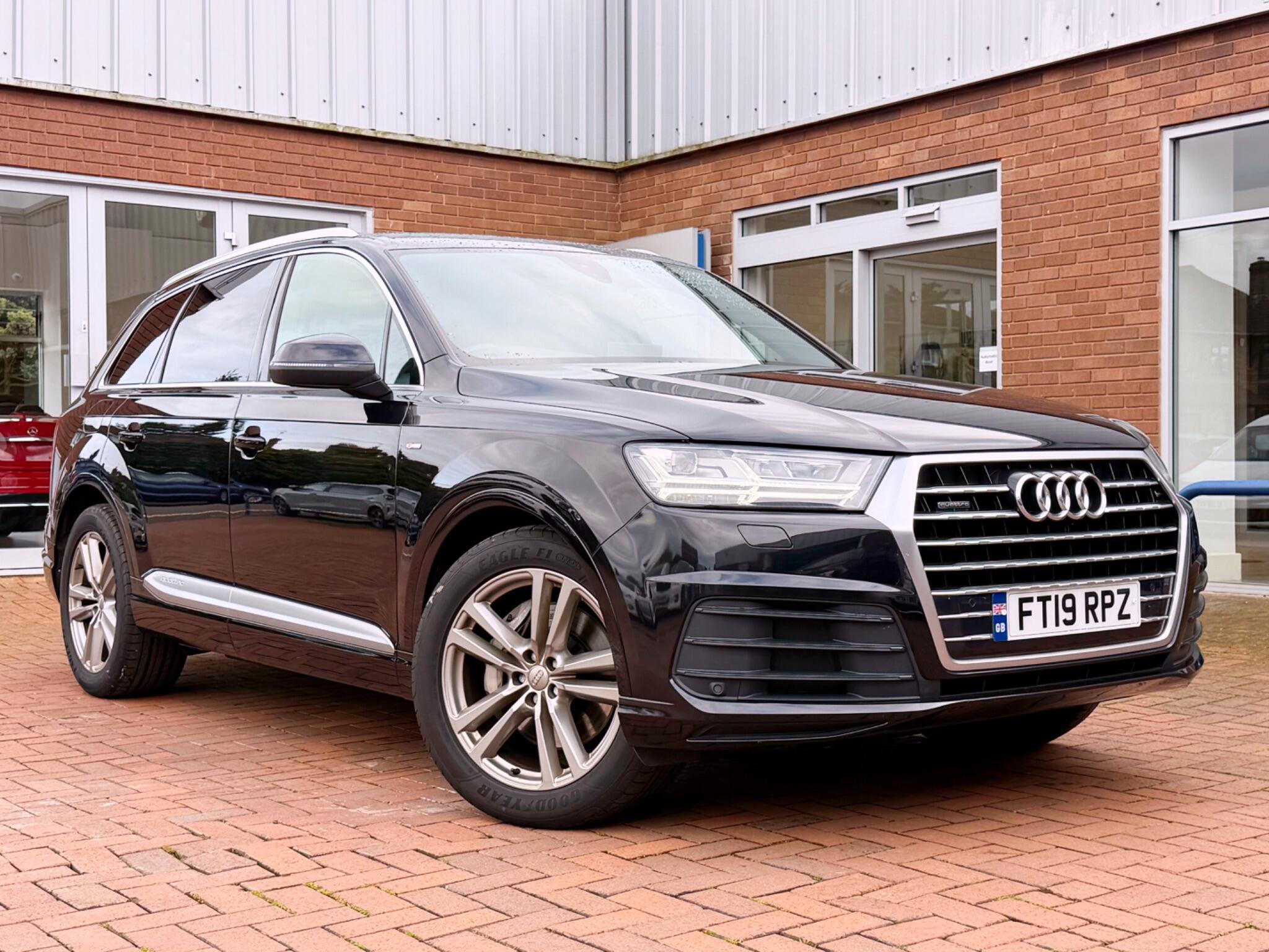 Audi Q7 view 42