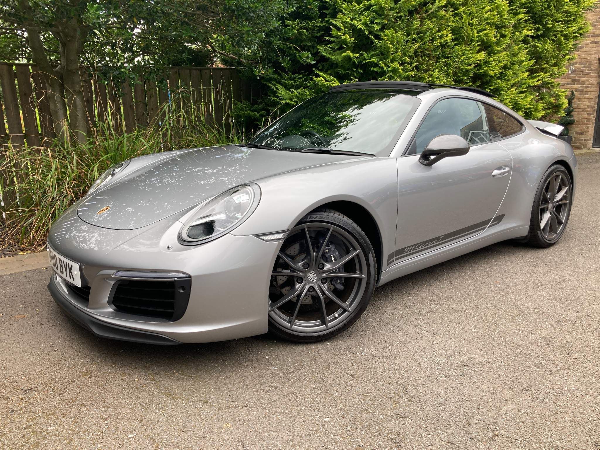 Porsche 911 view 3