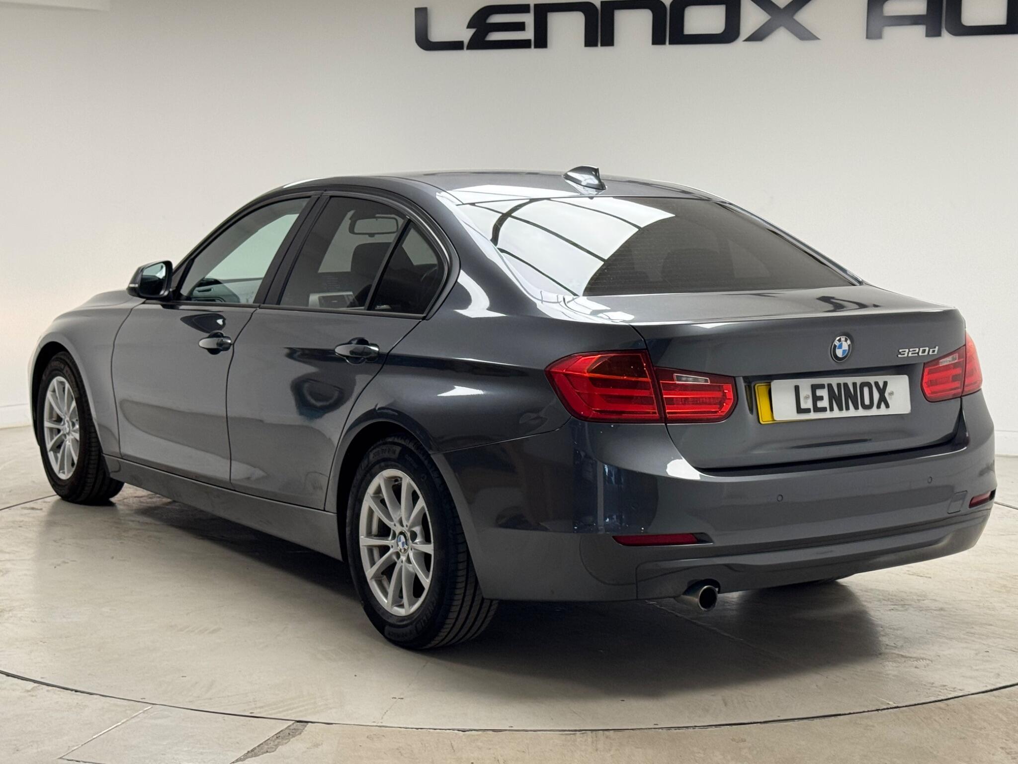 BMW 3 Series view 4
