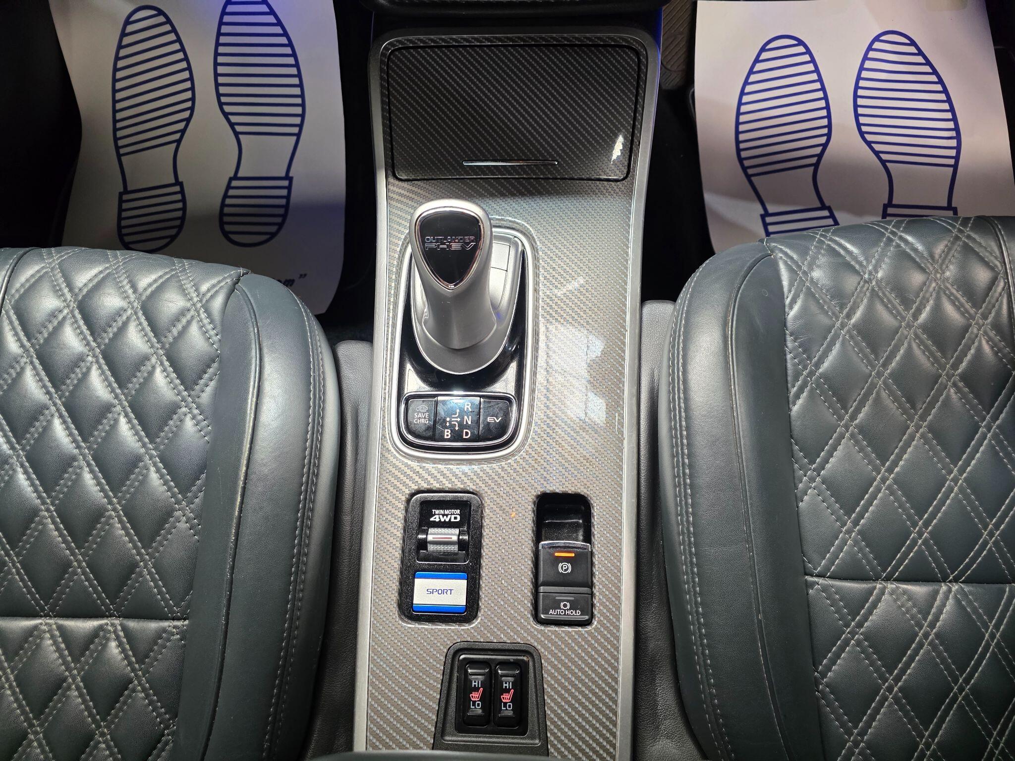 Mitsubishi Outlander view 10