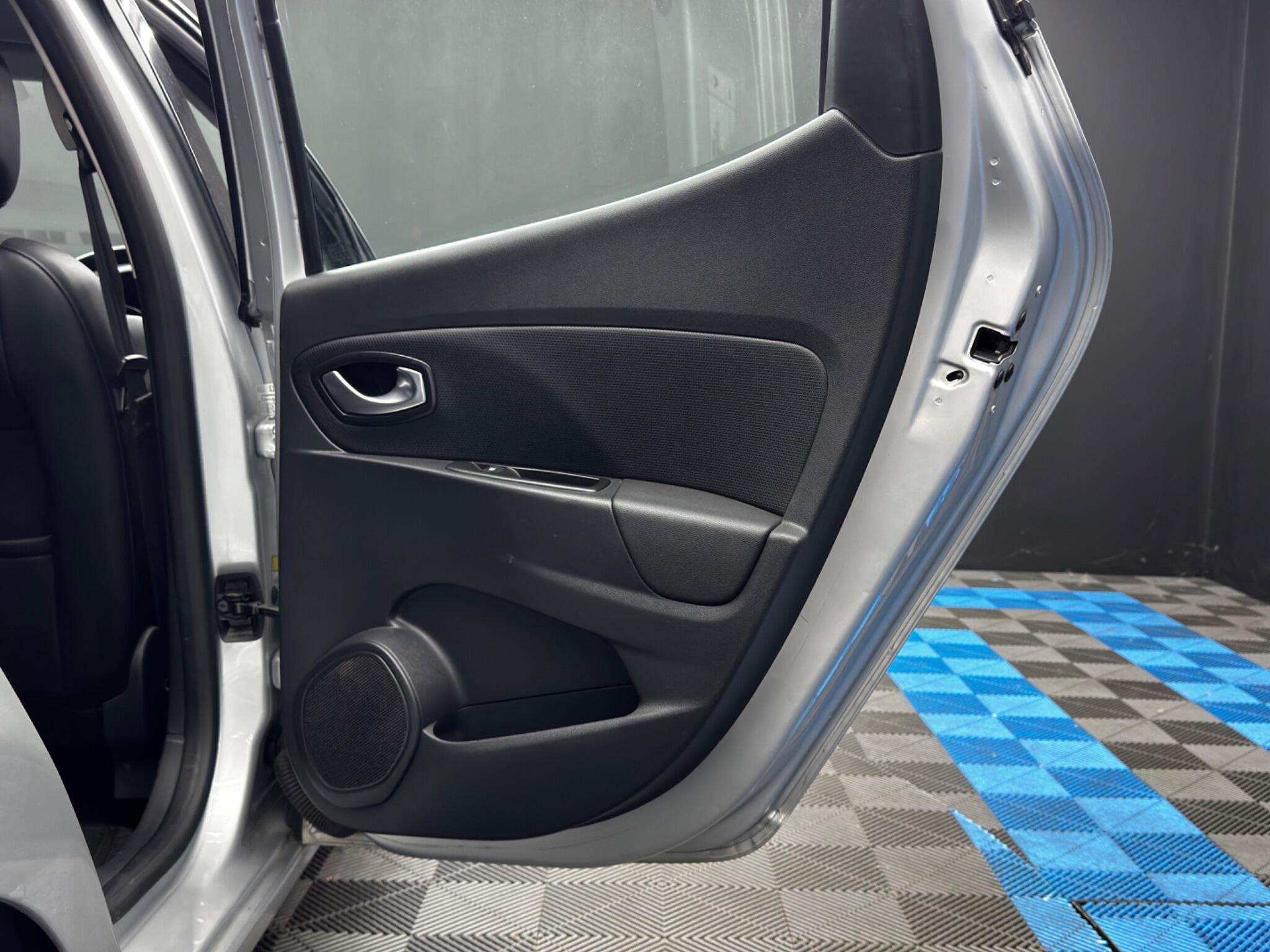 Renault Clio view 33