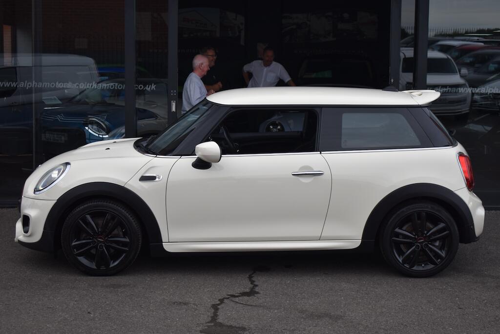 Mini Cooper view 15