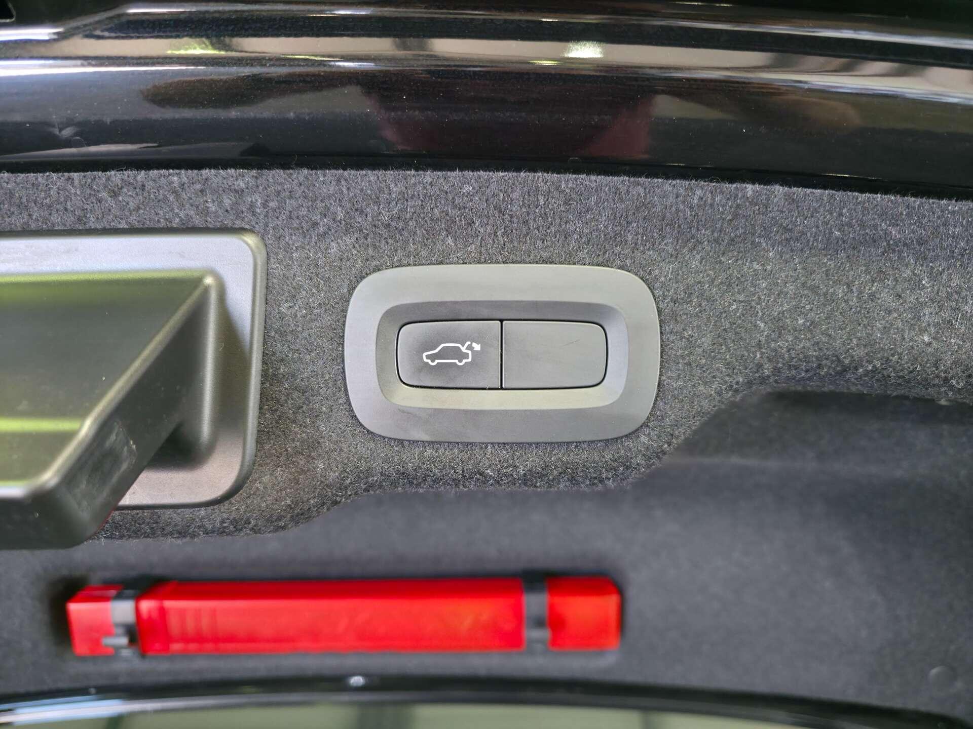 Volvo S90 view 13