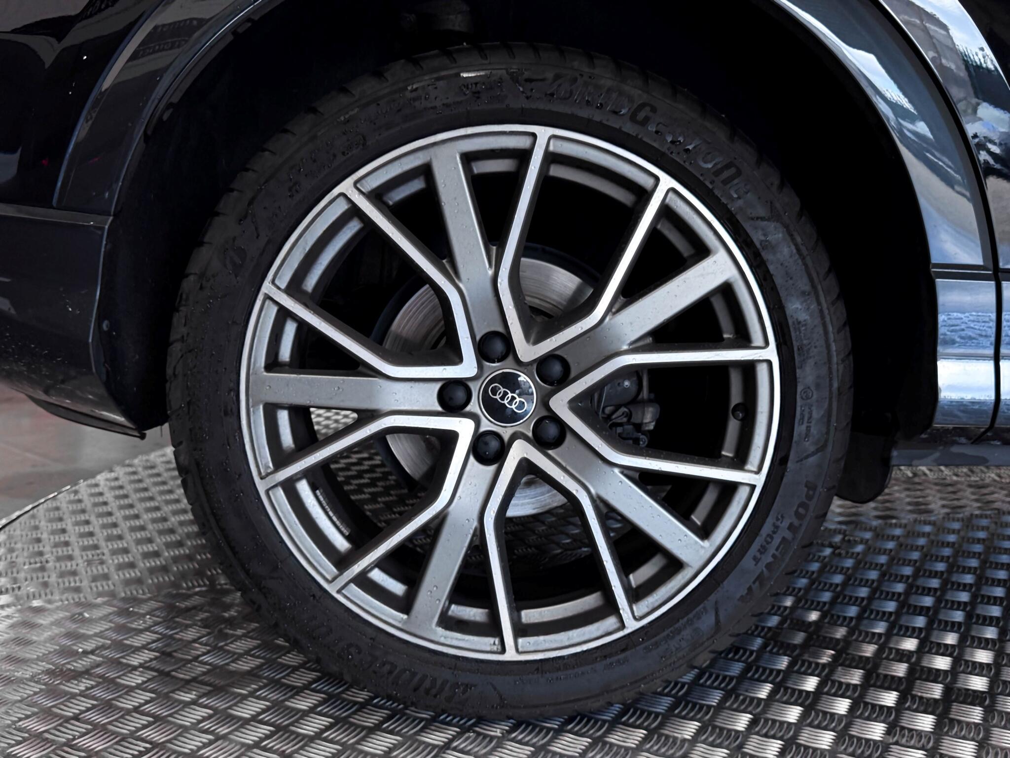 Audi Q3 view 63