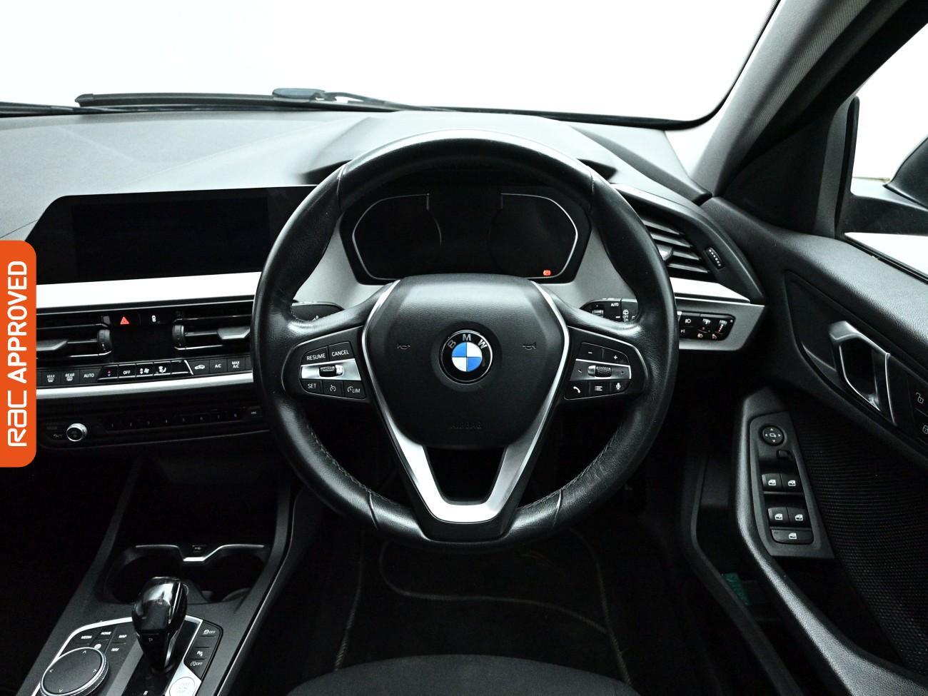 BMW 1 Series view 9
