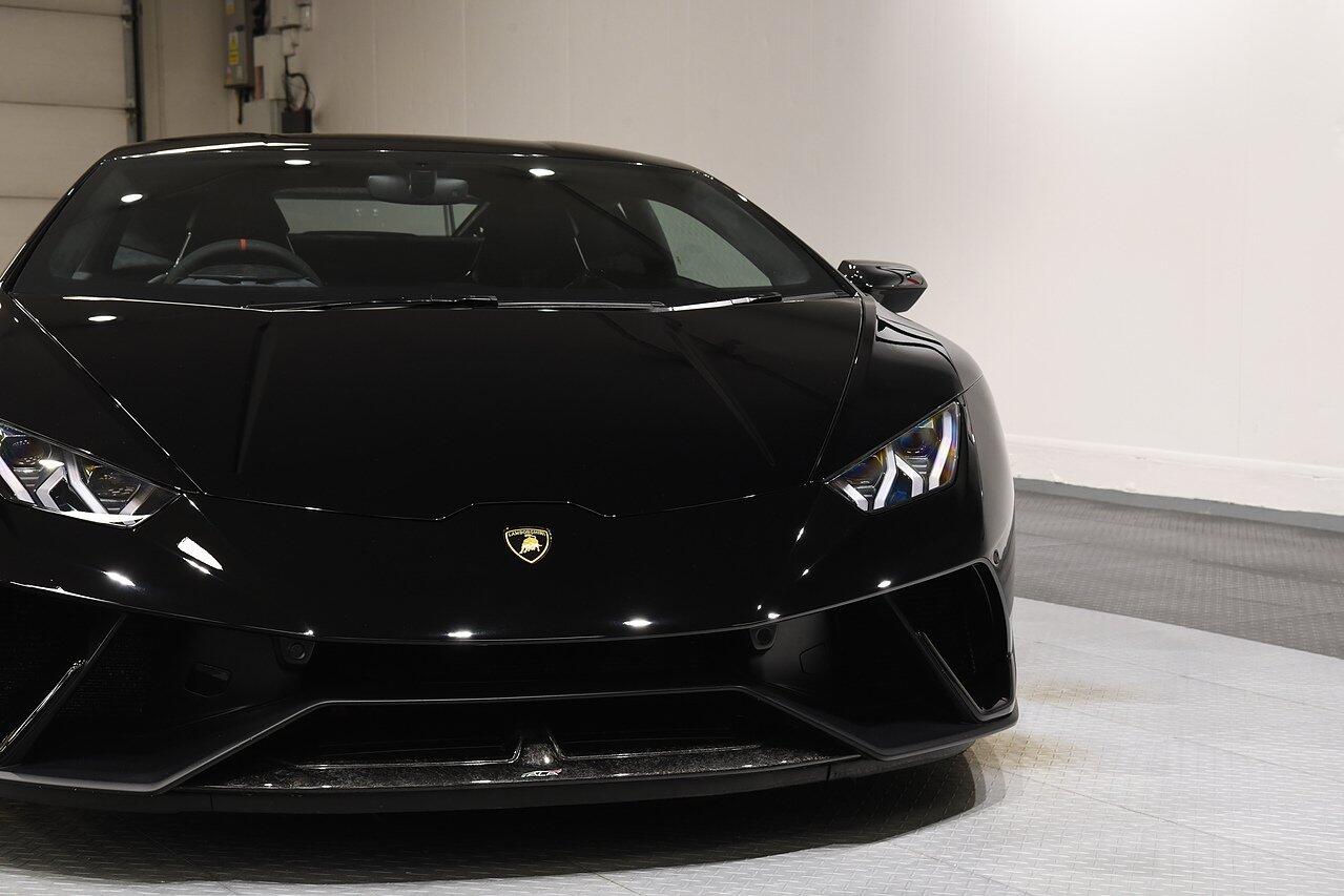 Lamborghini Huracan view 34