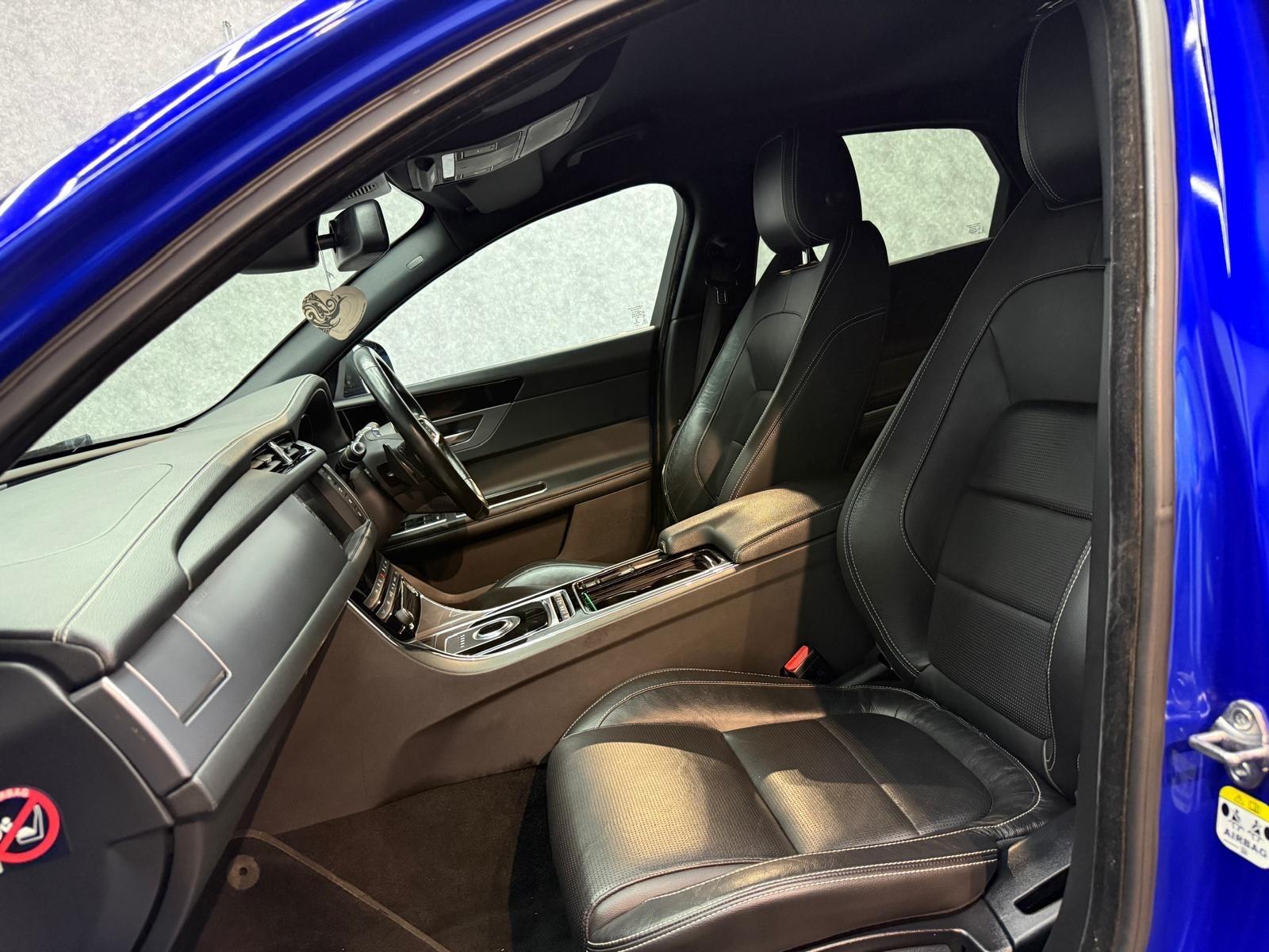 Jaguar XF view 22