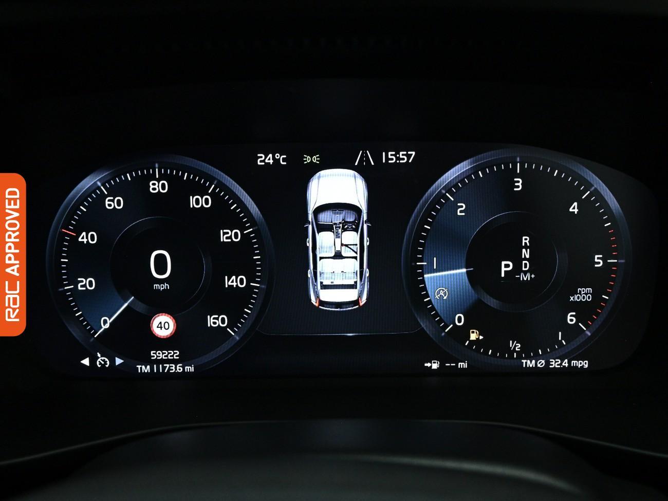 Volvo XC40 view 3