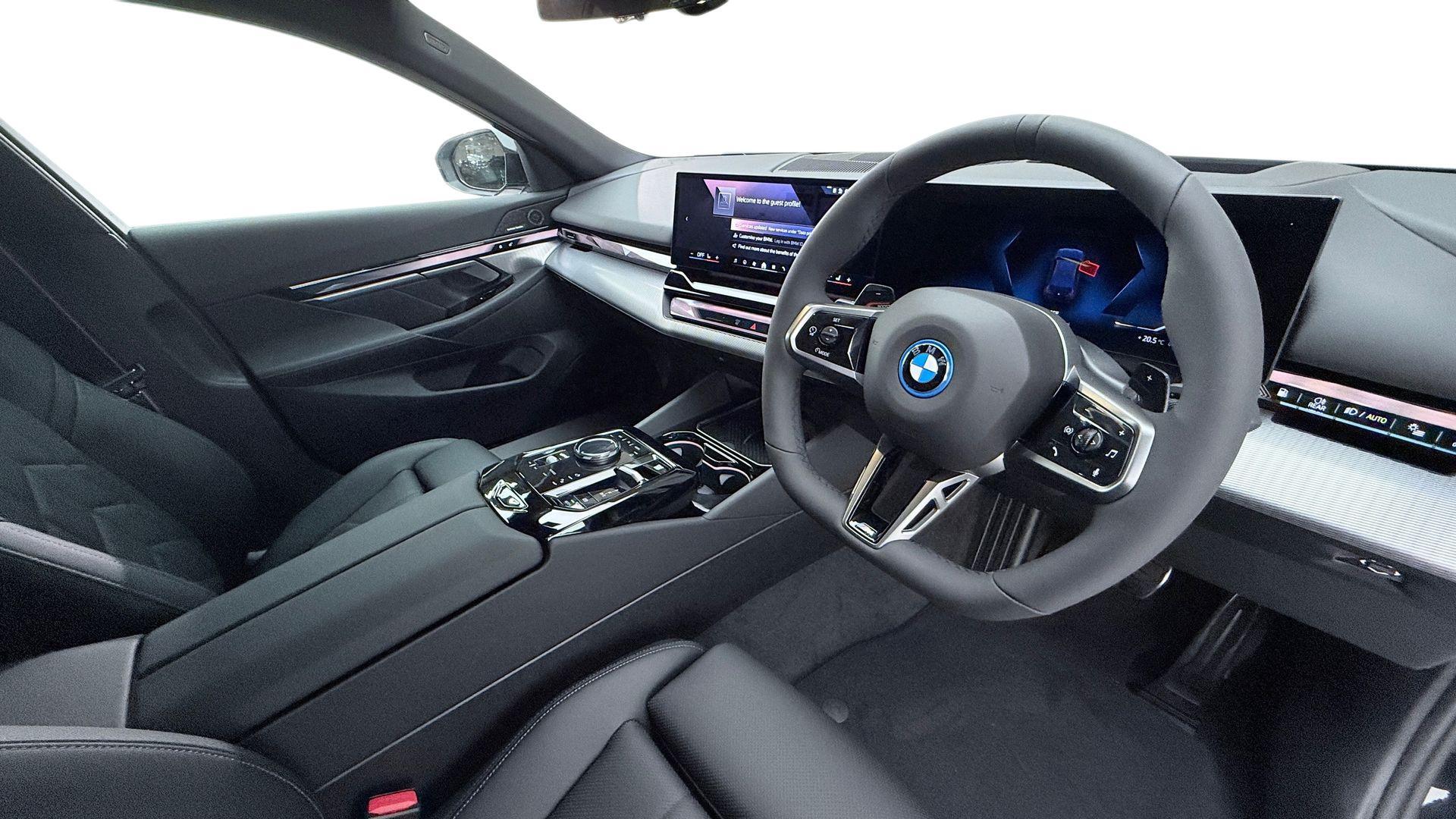 BMW 5 Series view 6