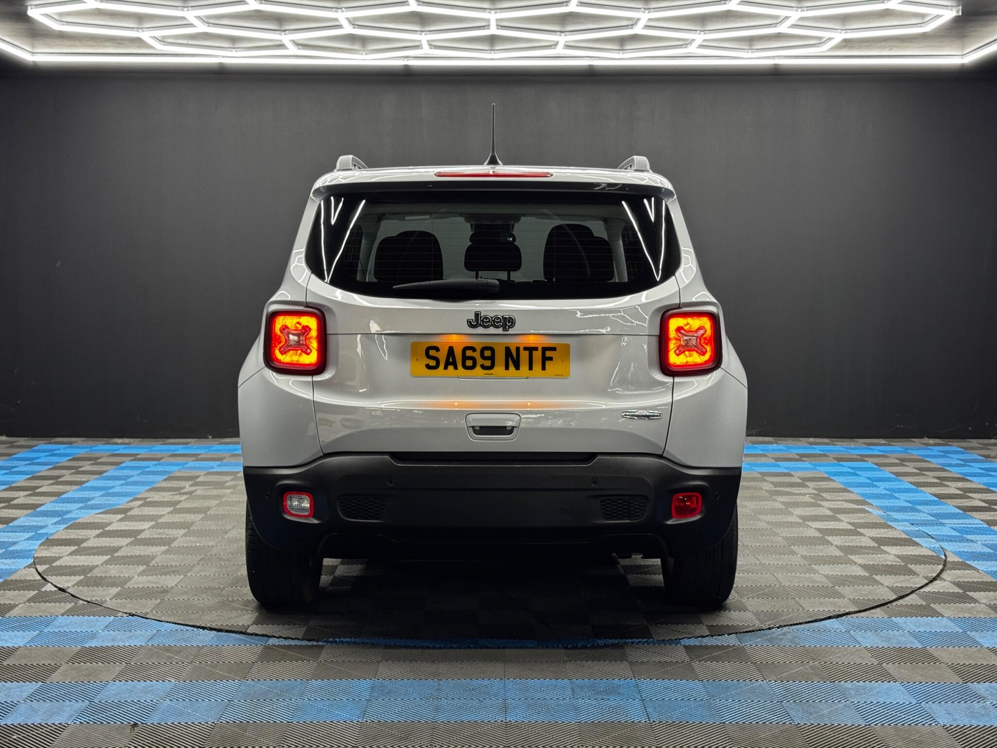 Jeep Renegade view 6