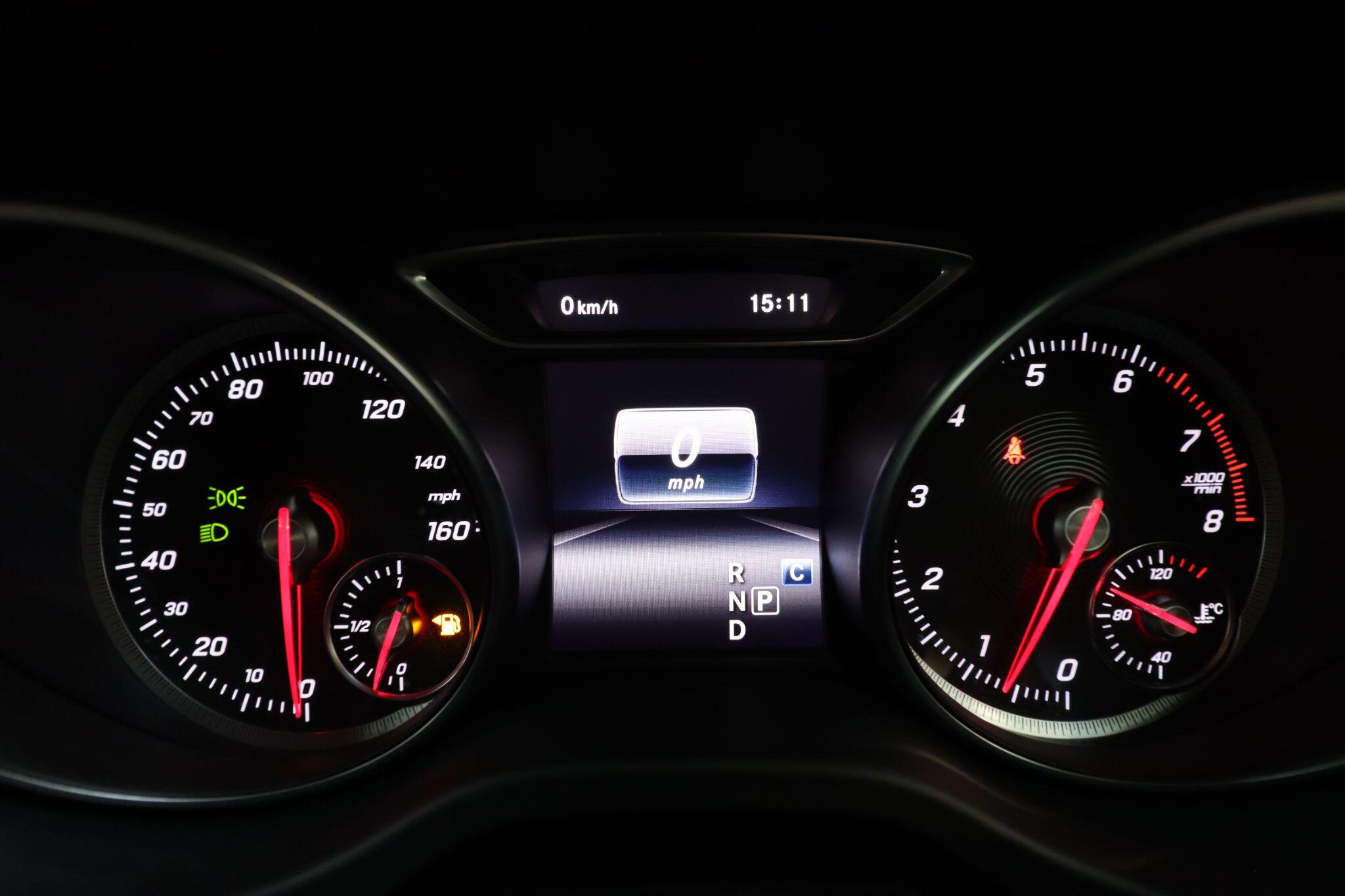 Mercedes-Benz Gla view 32