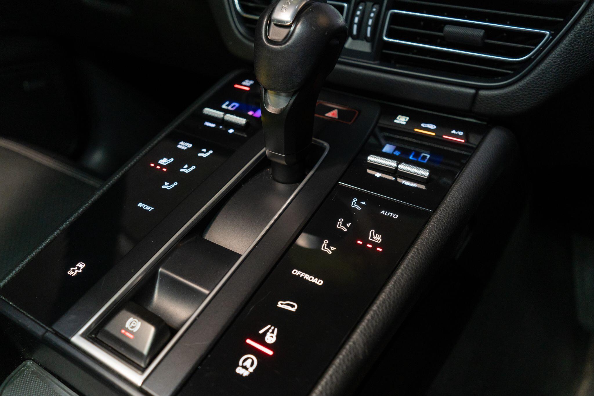 Porsche Macan view 9