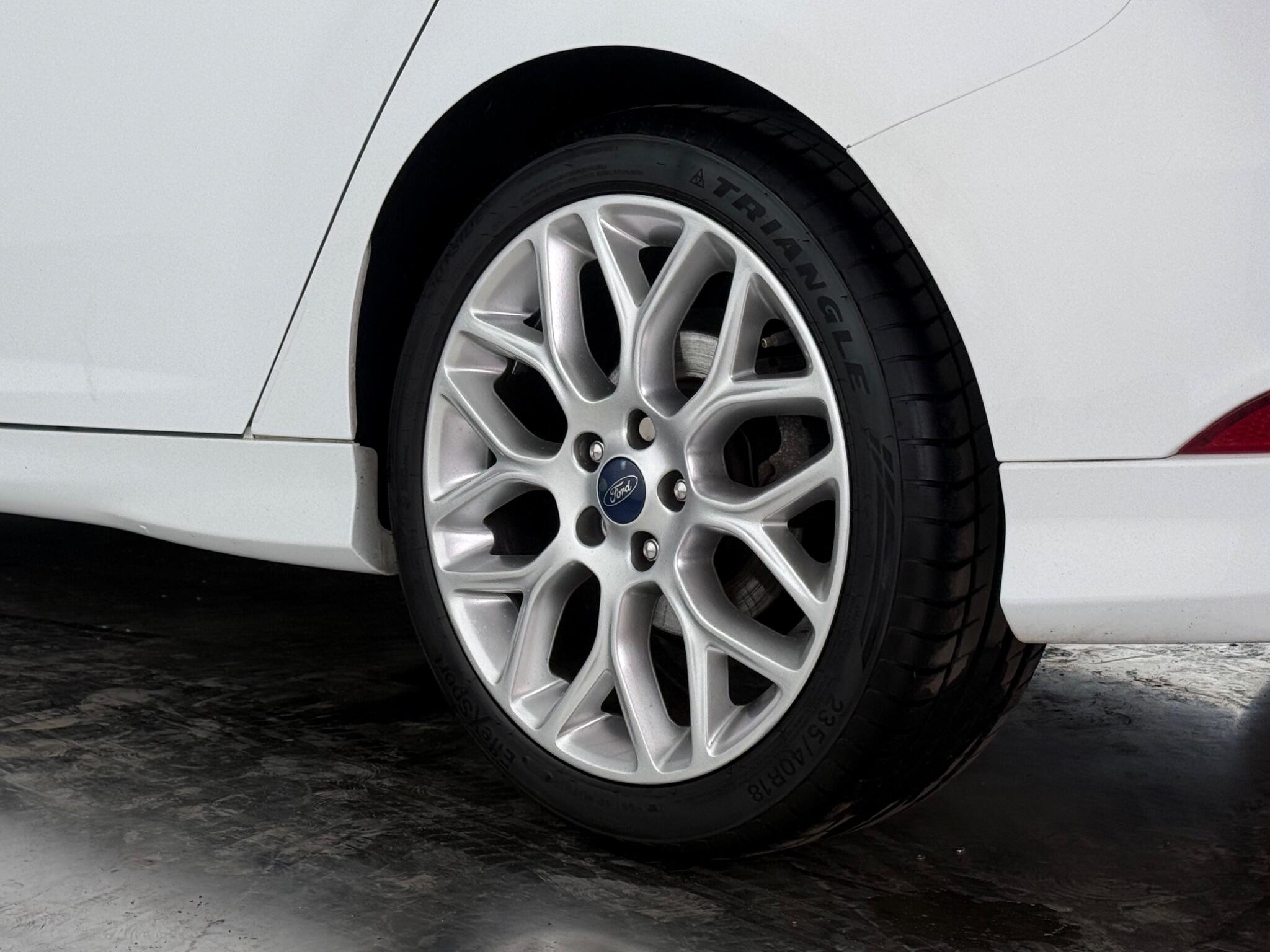 Ford Focus view 8
