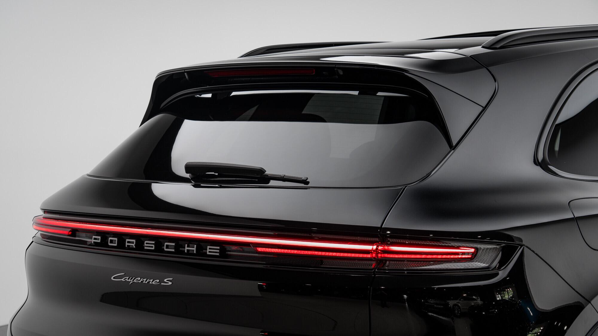 Porsche Cayenne view 16