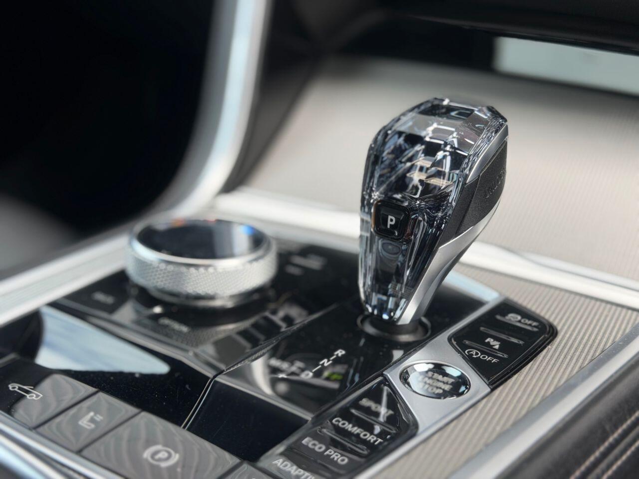 BMW 8 Series view 14