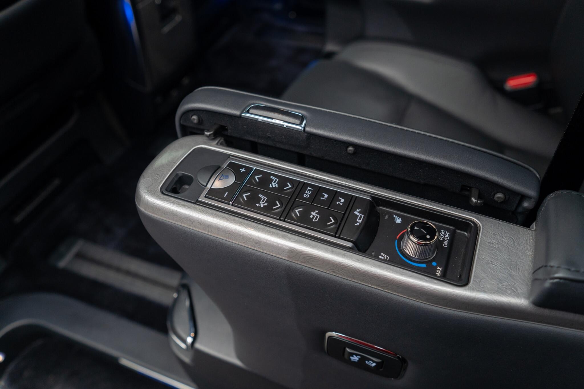 Toyota Alphard view 29