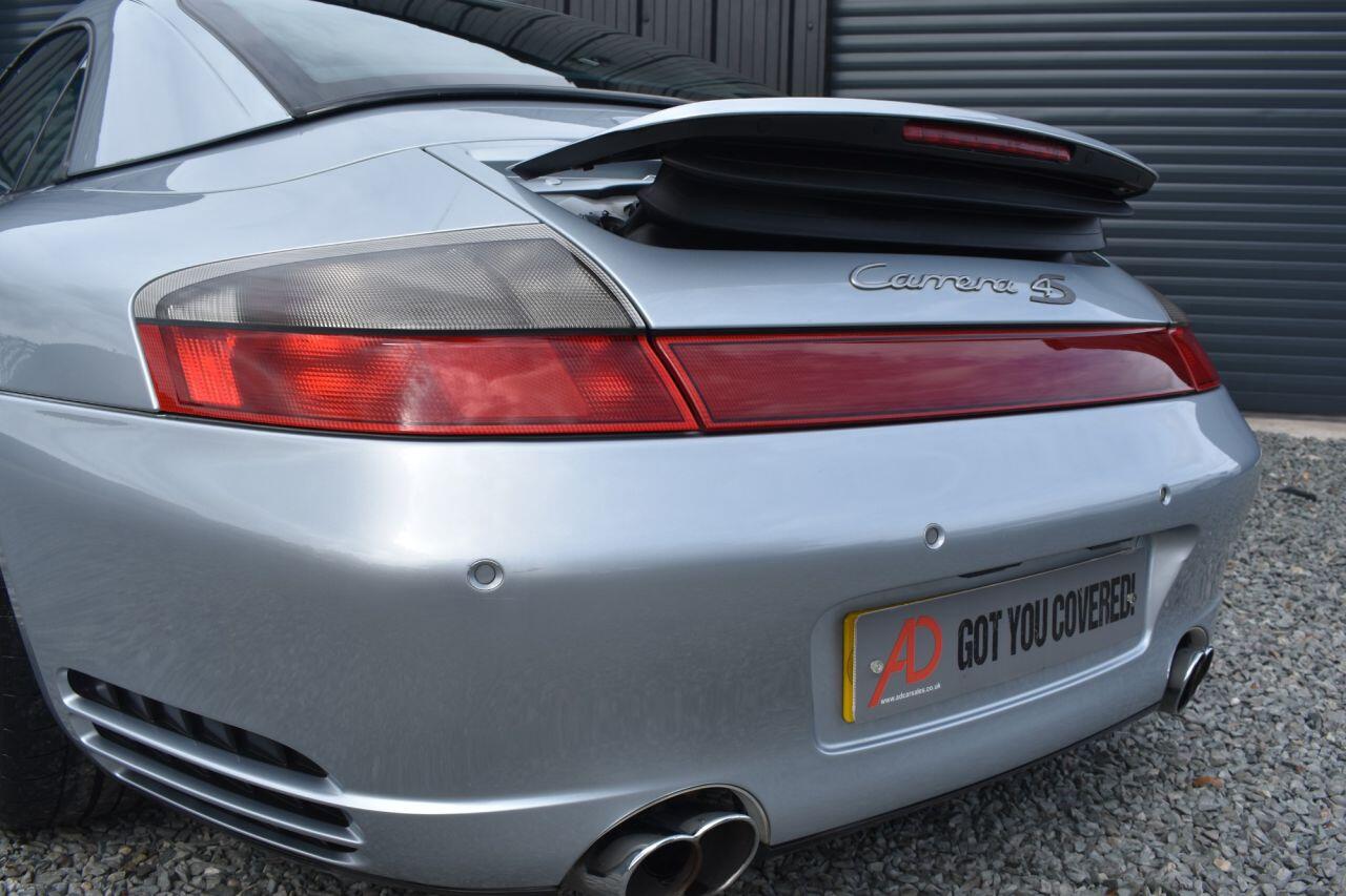 Porsche 911 view 22