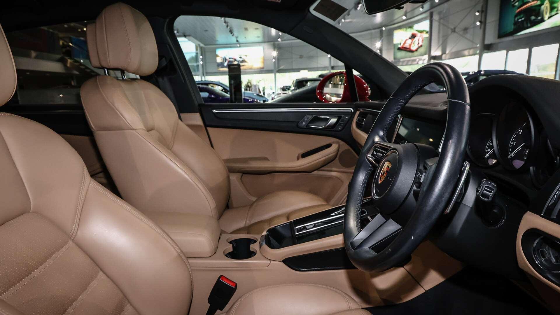 Porsche Macan view 13