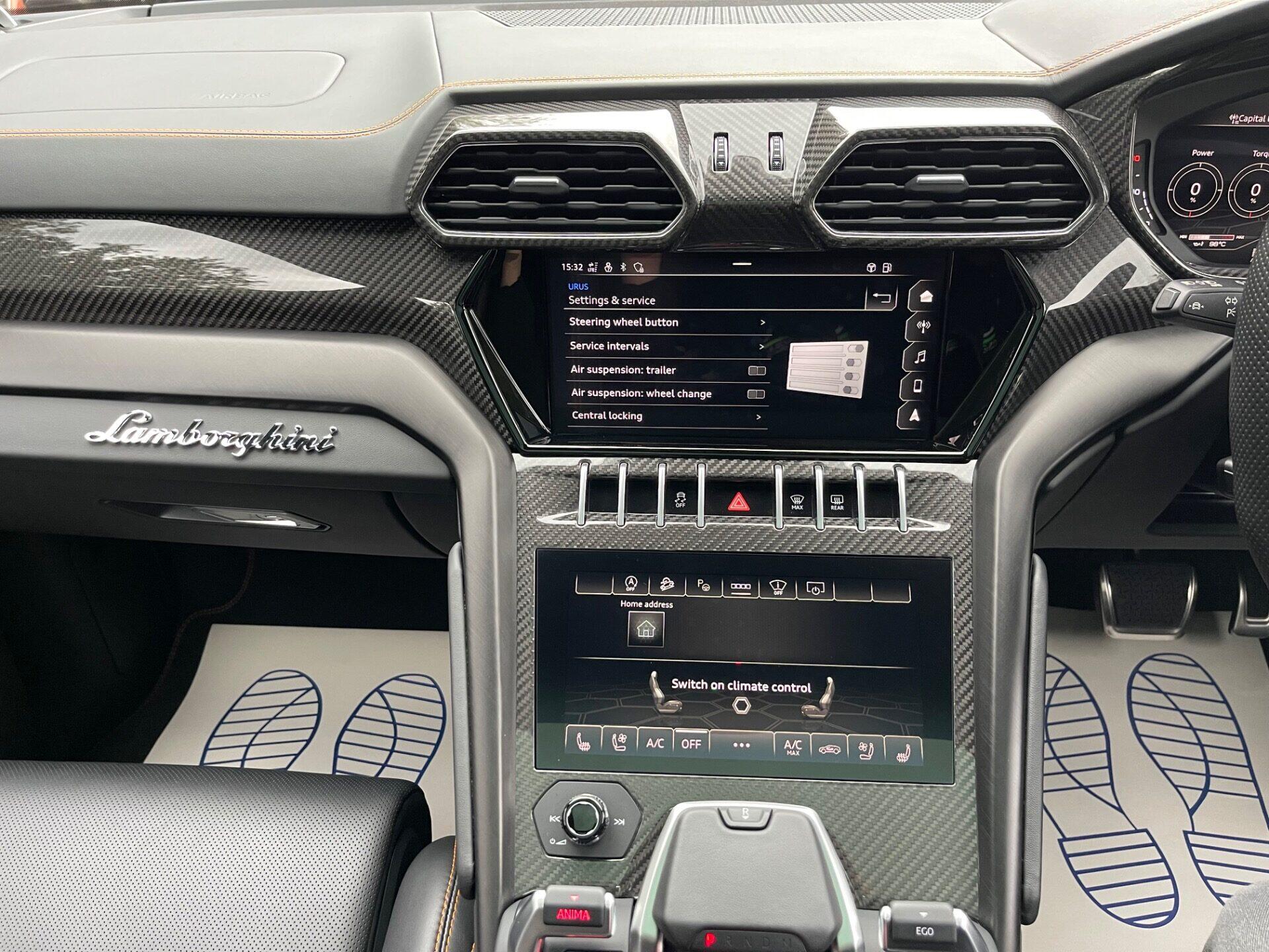 Lamborghini Urus view 66