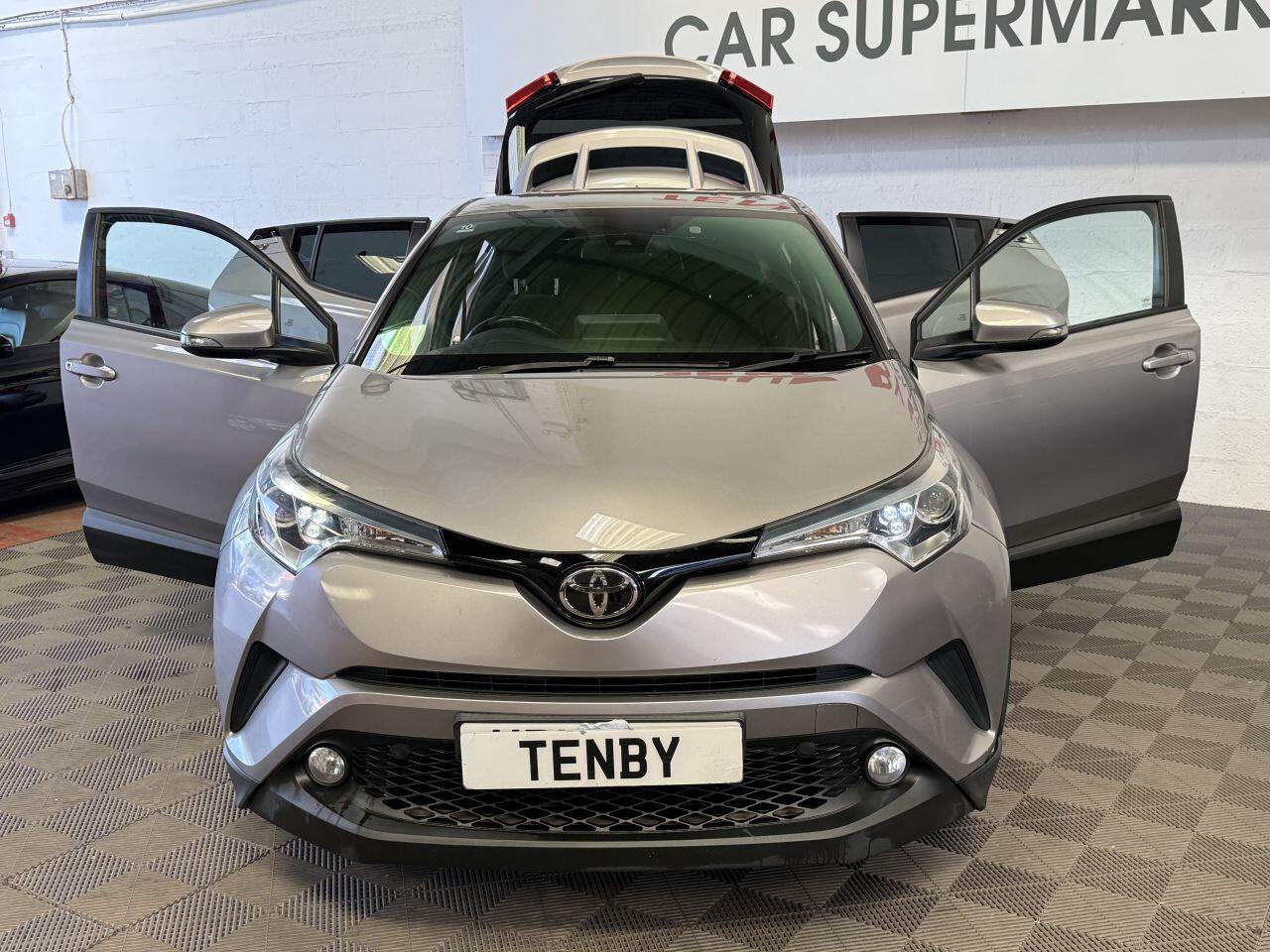 Toyota C-HR view 12