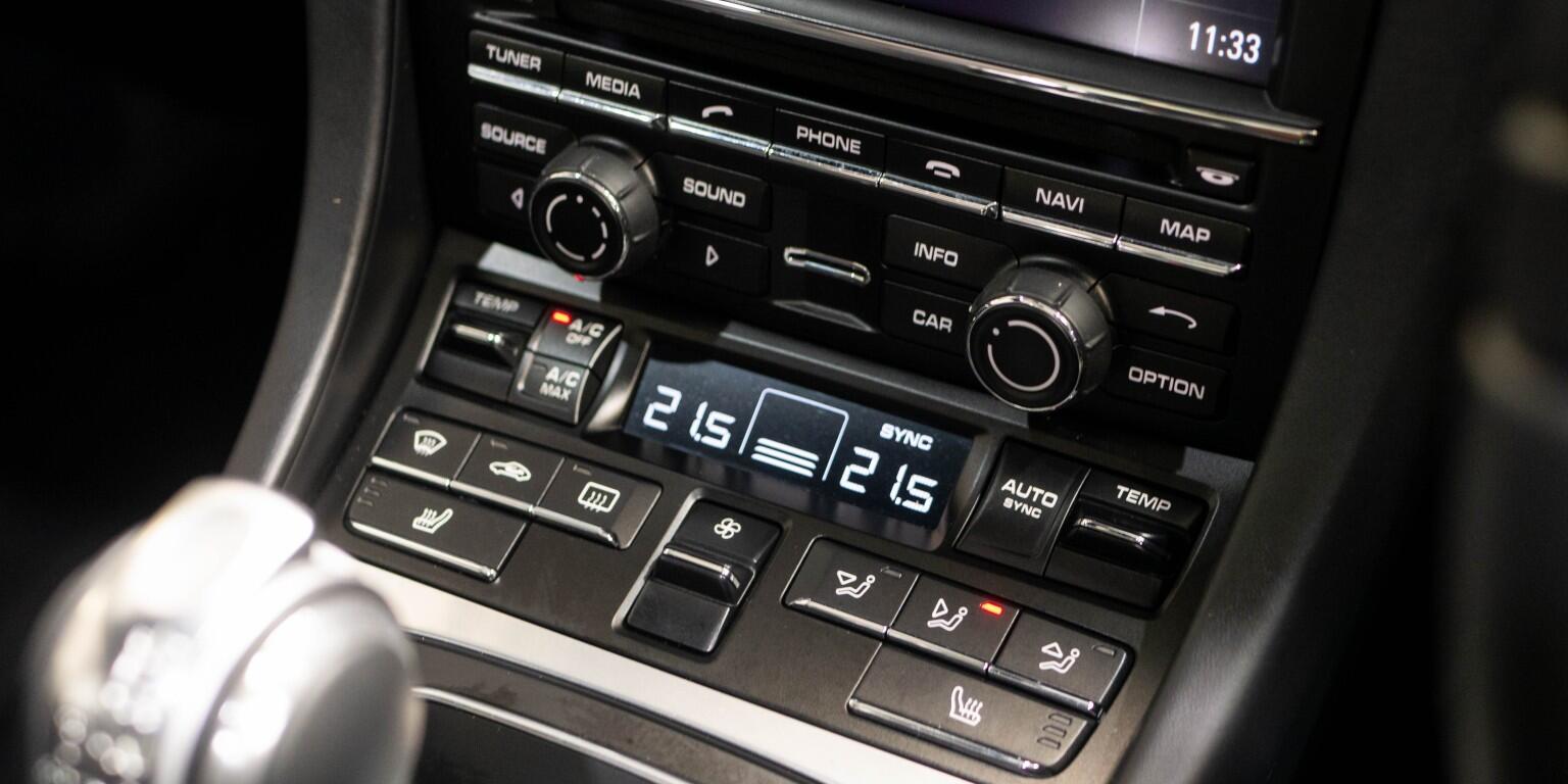 Porsche 911 view 48