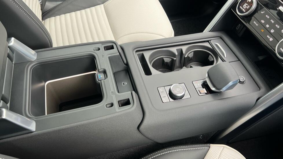 Land Rover Discovery view 31