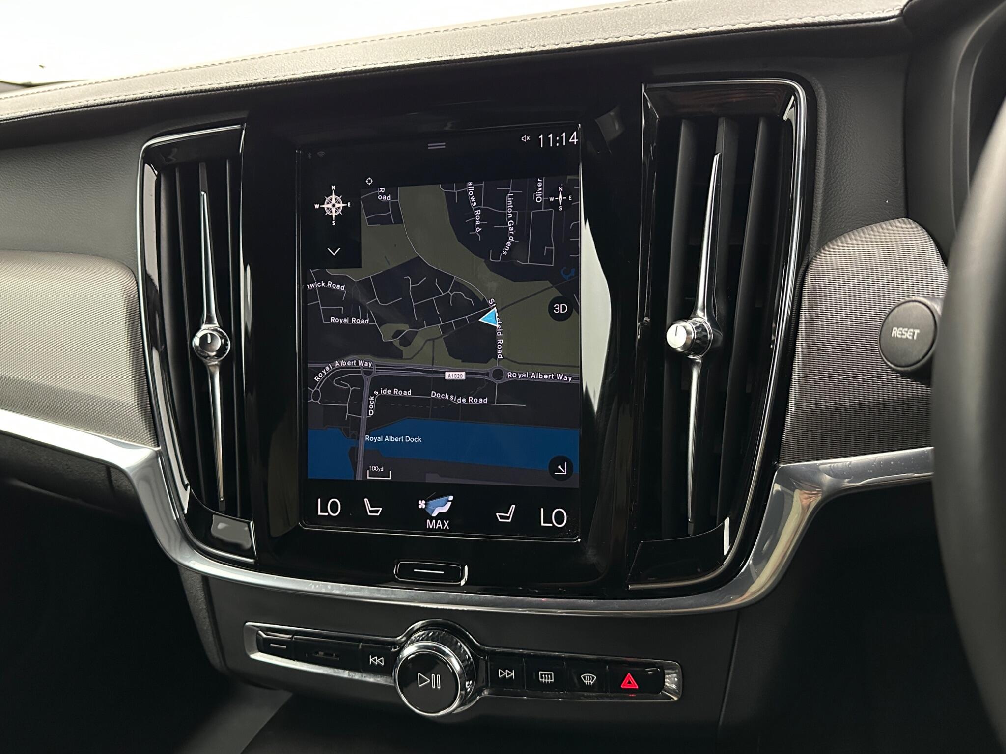Volvo S90 view 23