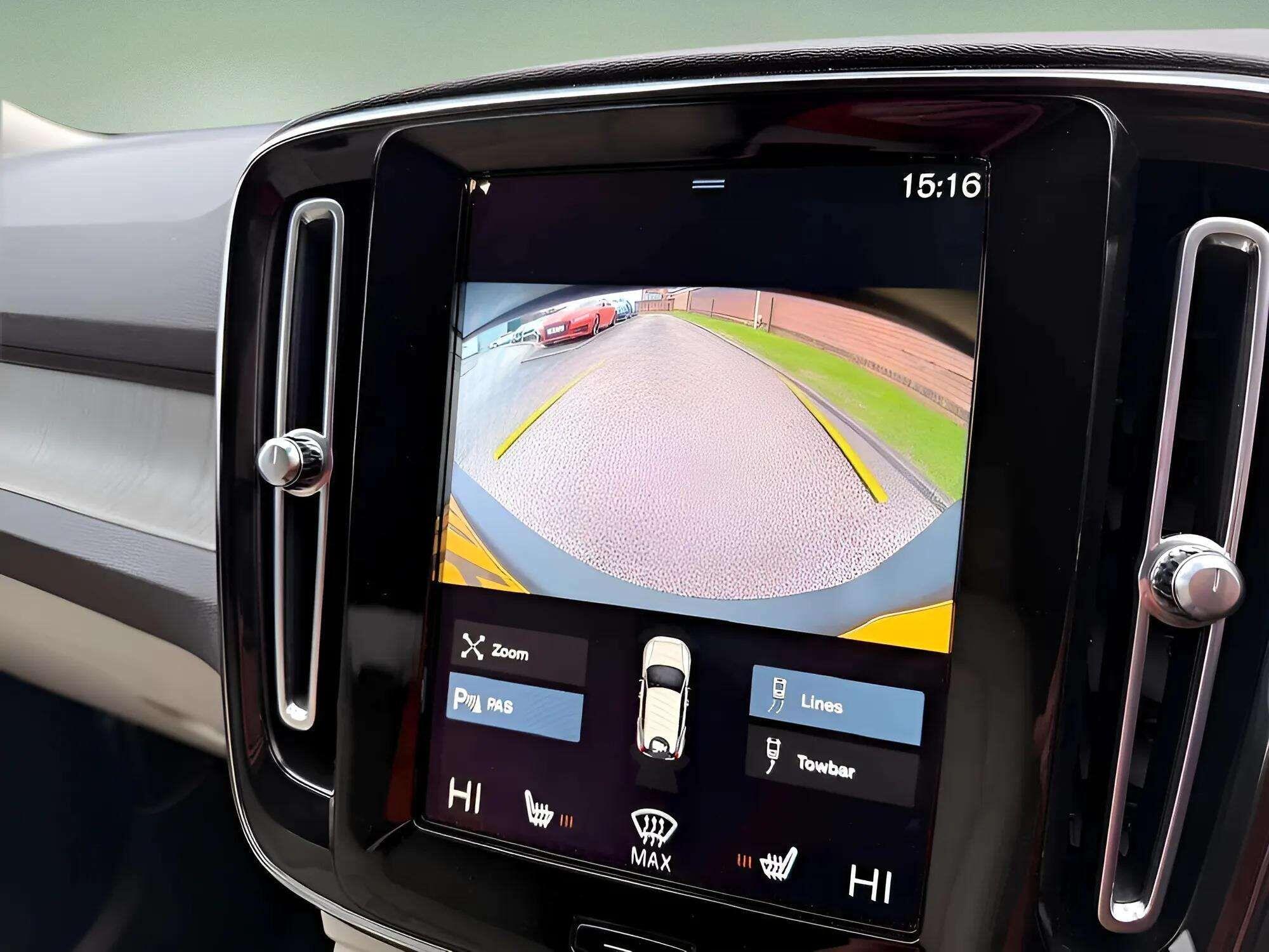 Volvo XC40 view 17