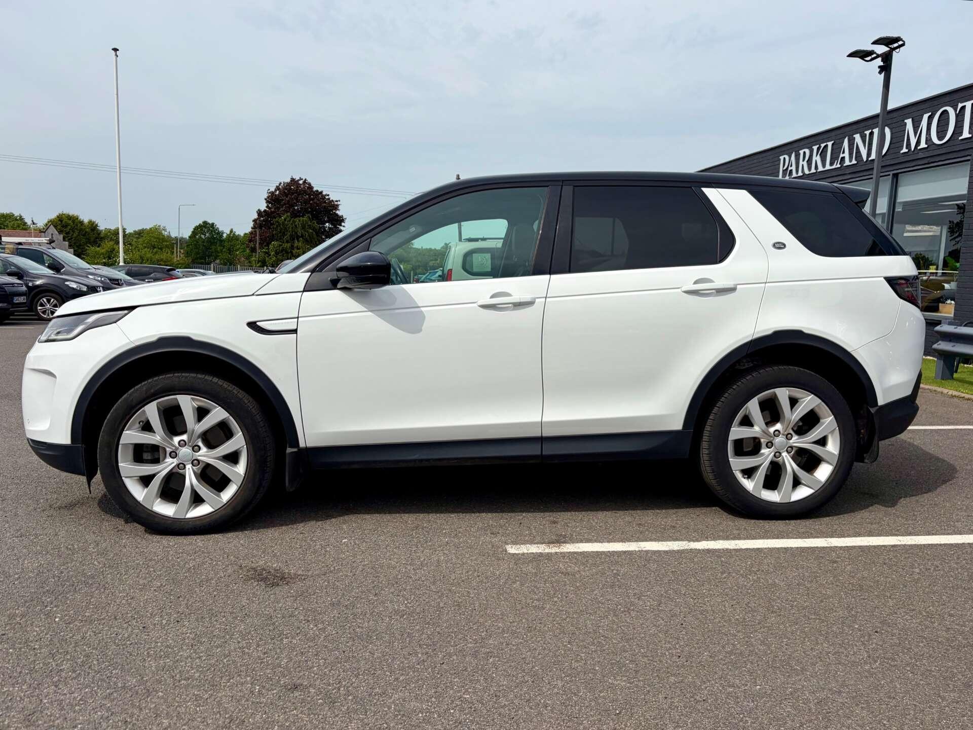 Land Rover Discovery Sport view 5