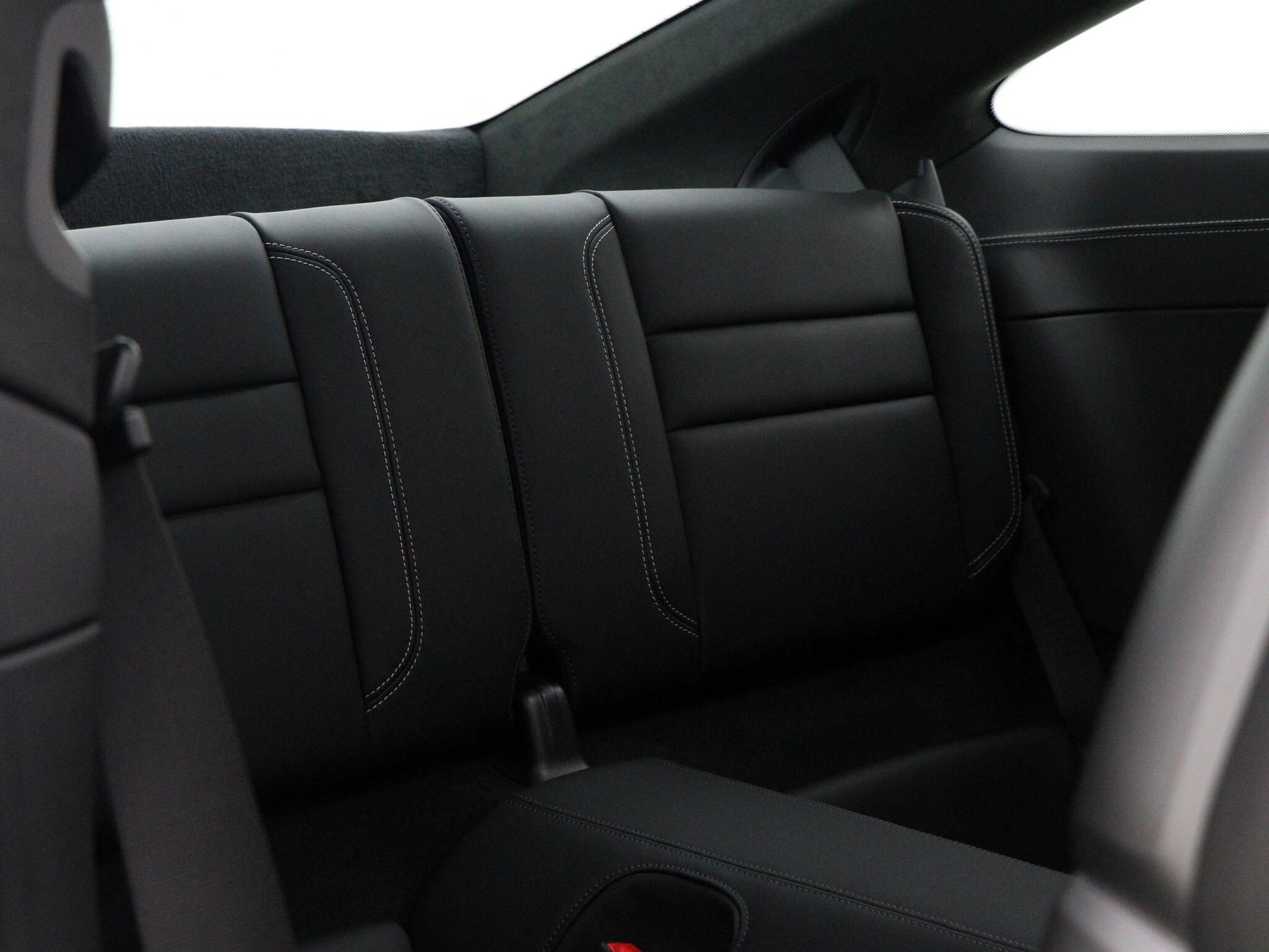 Porsche 911 view 32