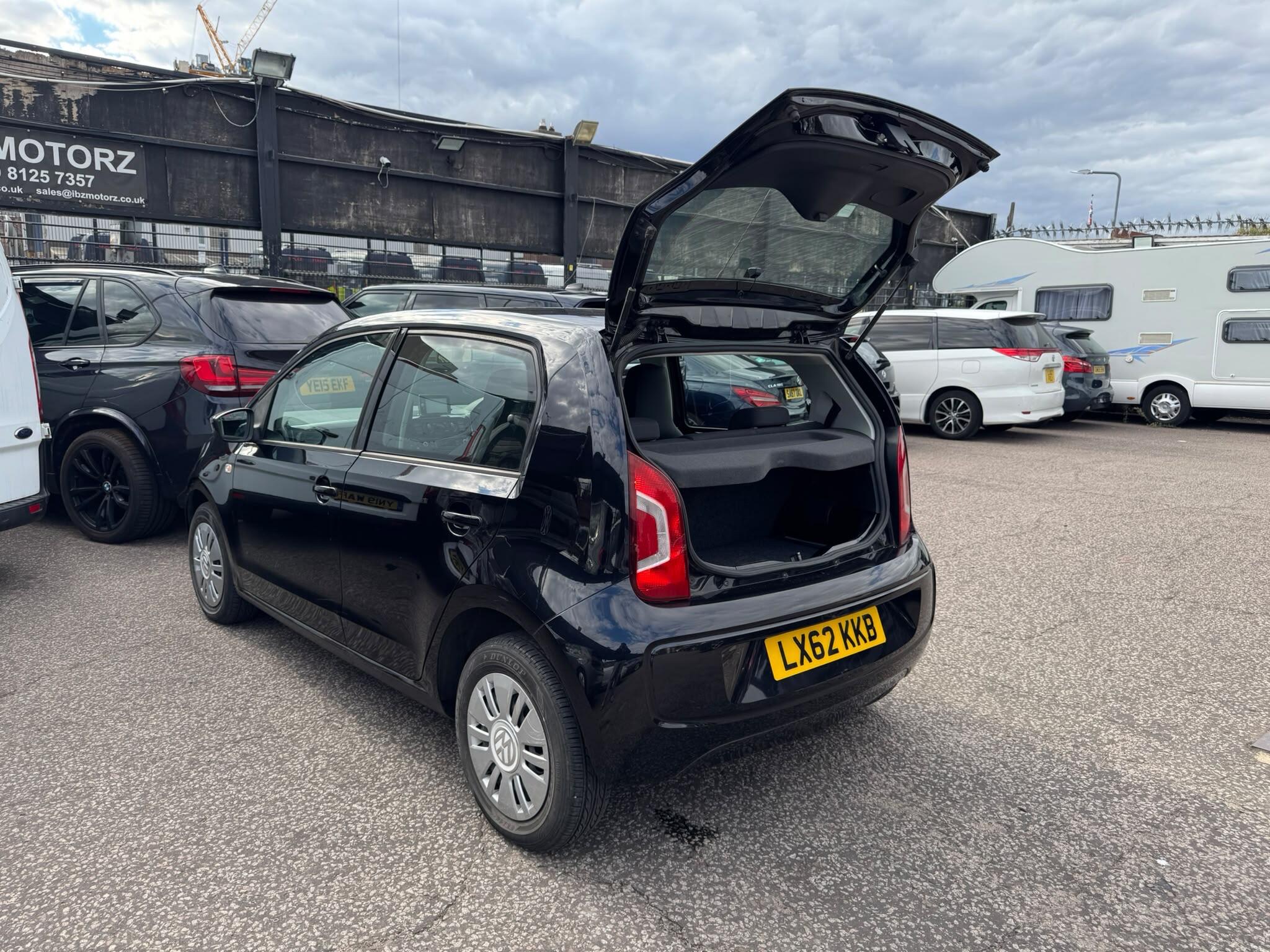 Volkswagen Up! view 25