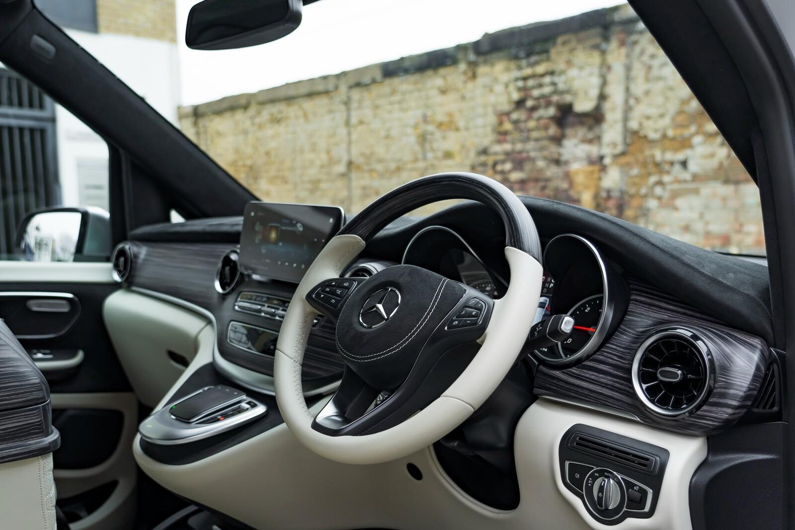 Mercedes-Benz V-Class view 32