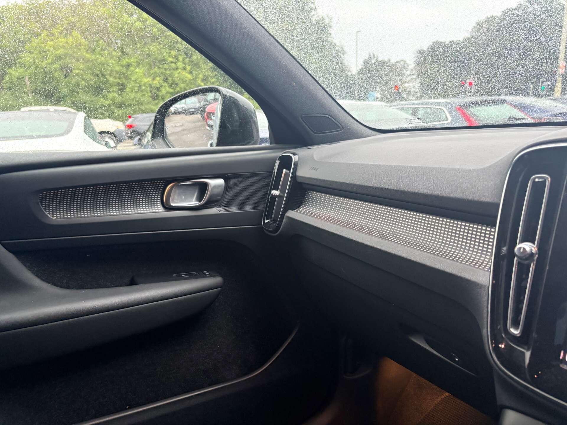 Volvo XC40 view 19